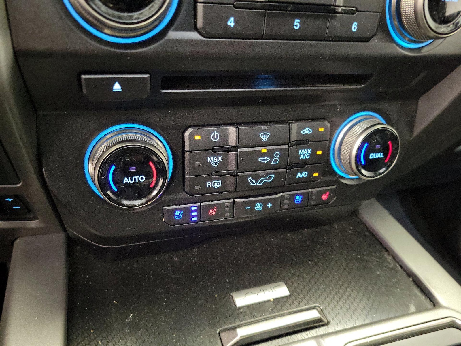 2018 Ford F-150 Raptor - Photo 16