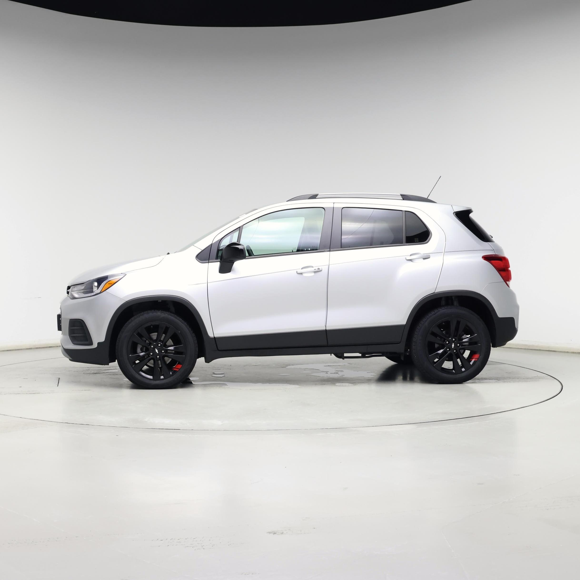 Thumbnail: 2021 Chevrolet Trax - 3