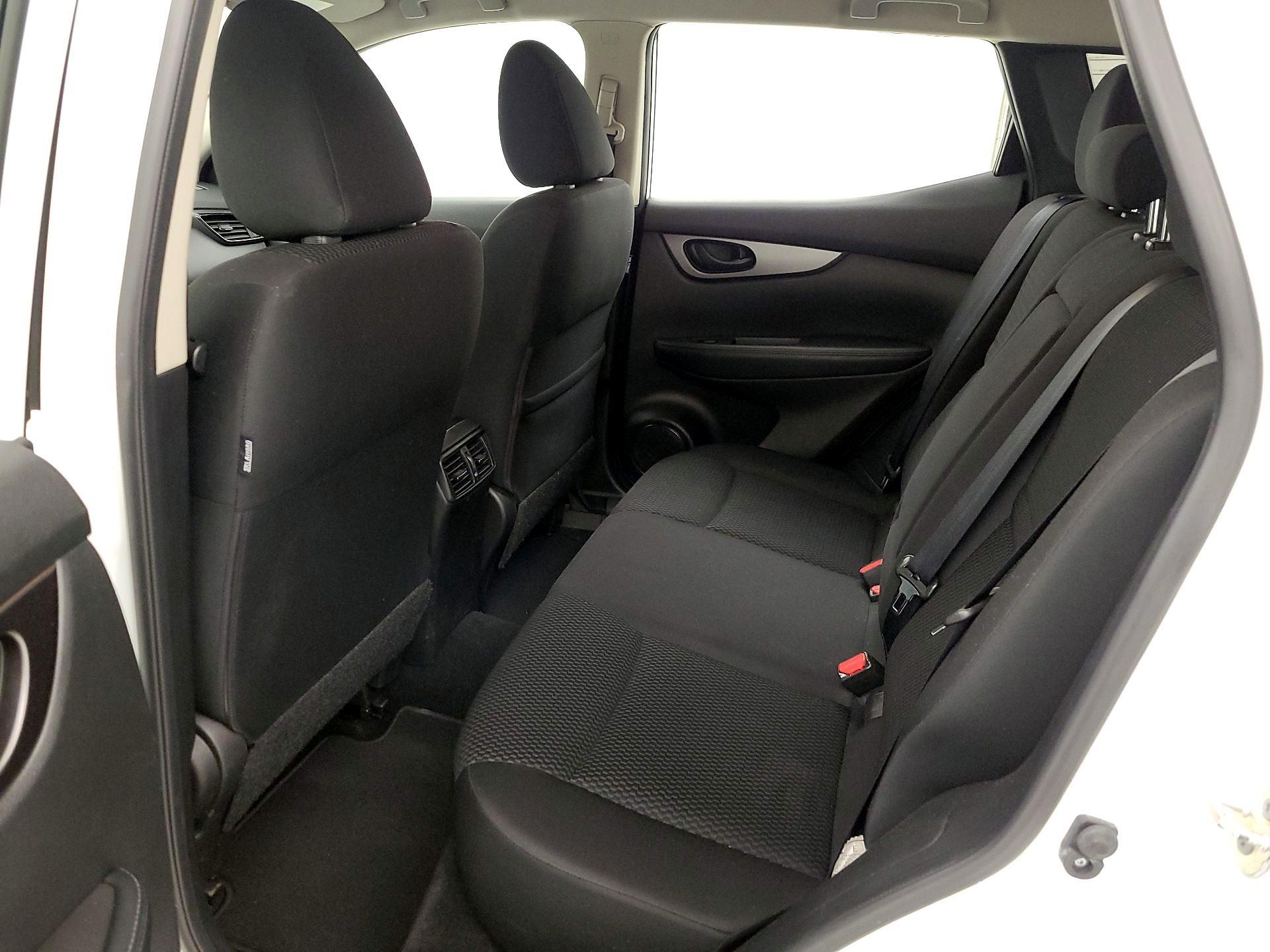 Thumbnail: 2019 Nissan Rogue Sport - 18