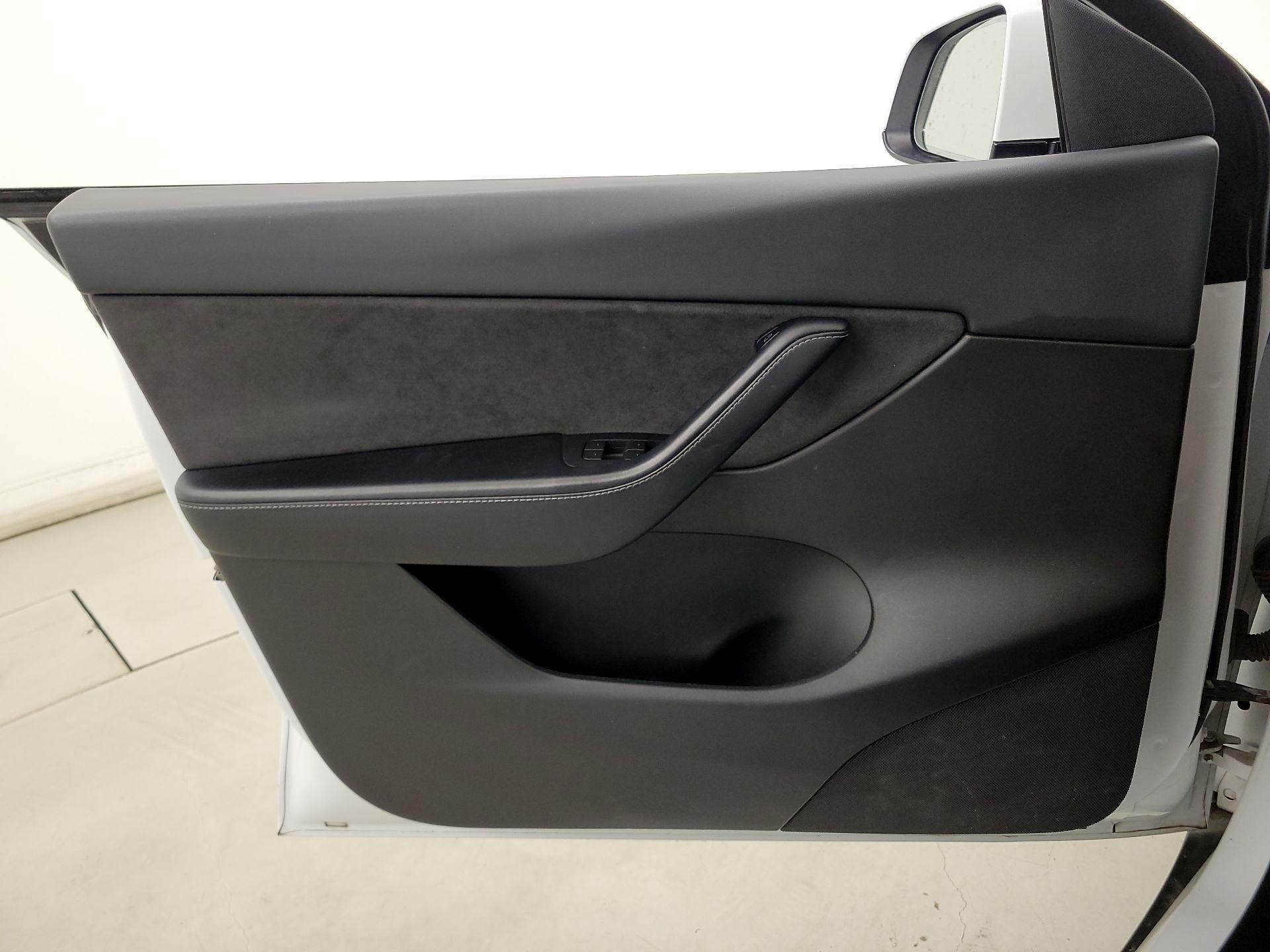 Thumbnail: 2022 Tesla Model Y - 12
