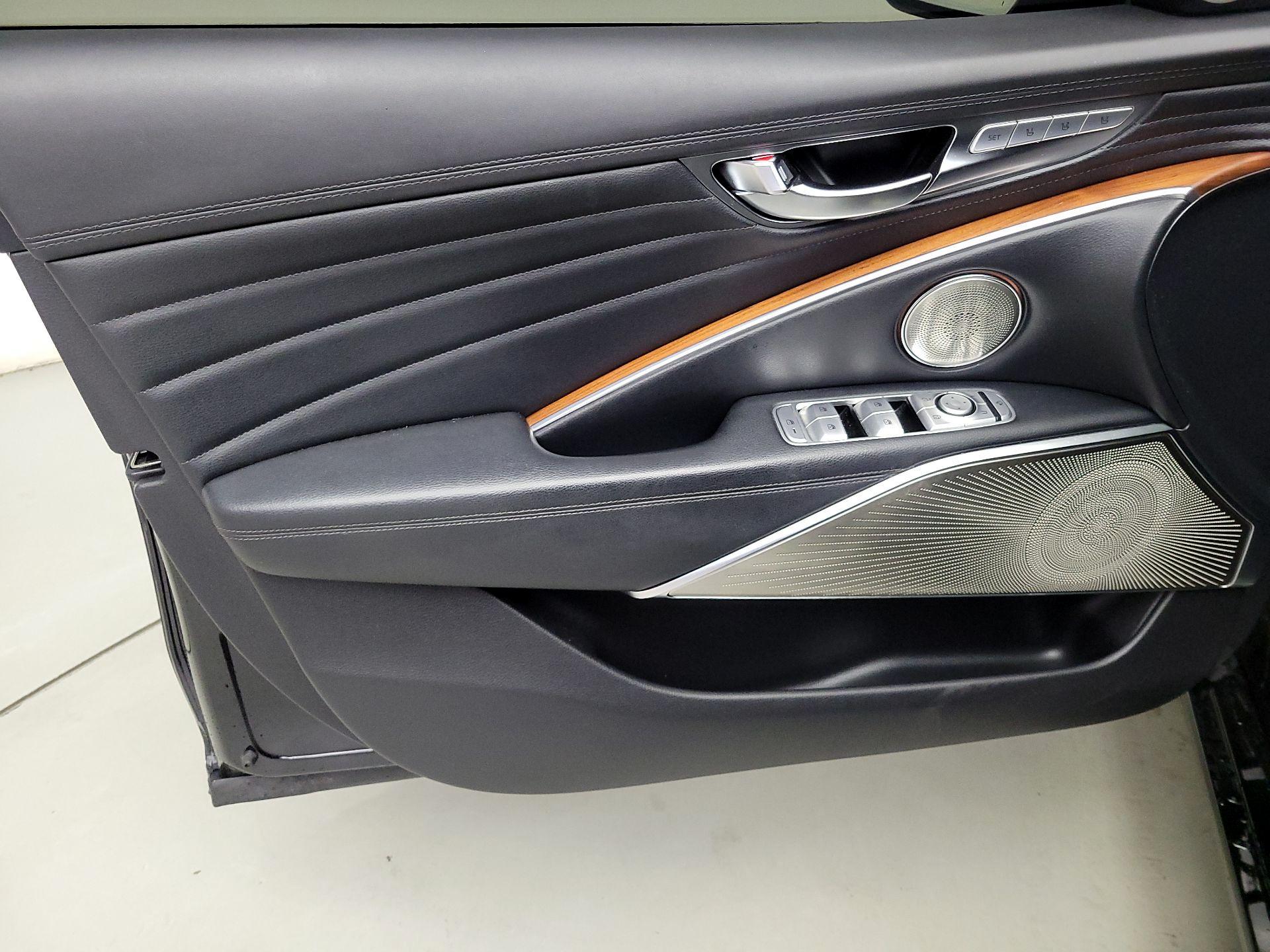 Thumbnail: 2019 Kia K900 - 12