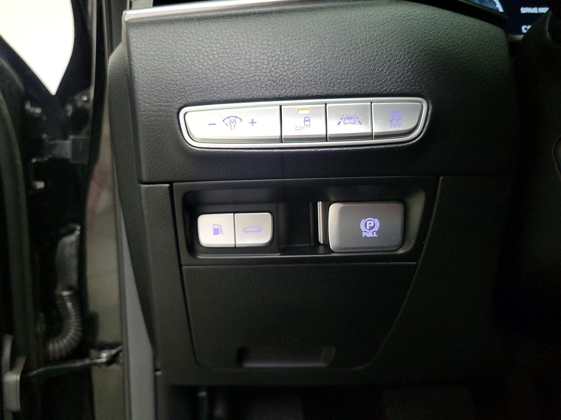 Thumbnail: 2019 Kia K900 - 13