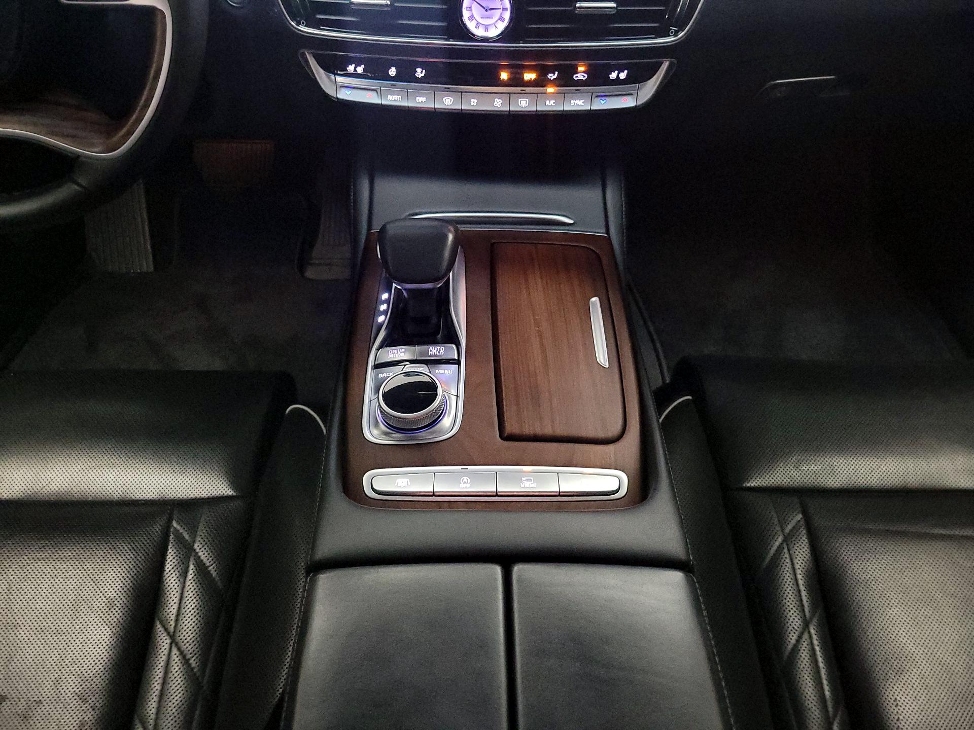 Thumbnail: 2019 Kia K900 - 18