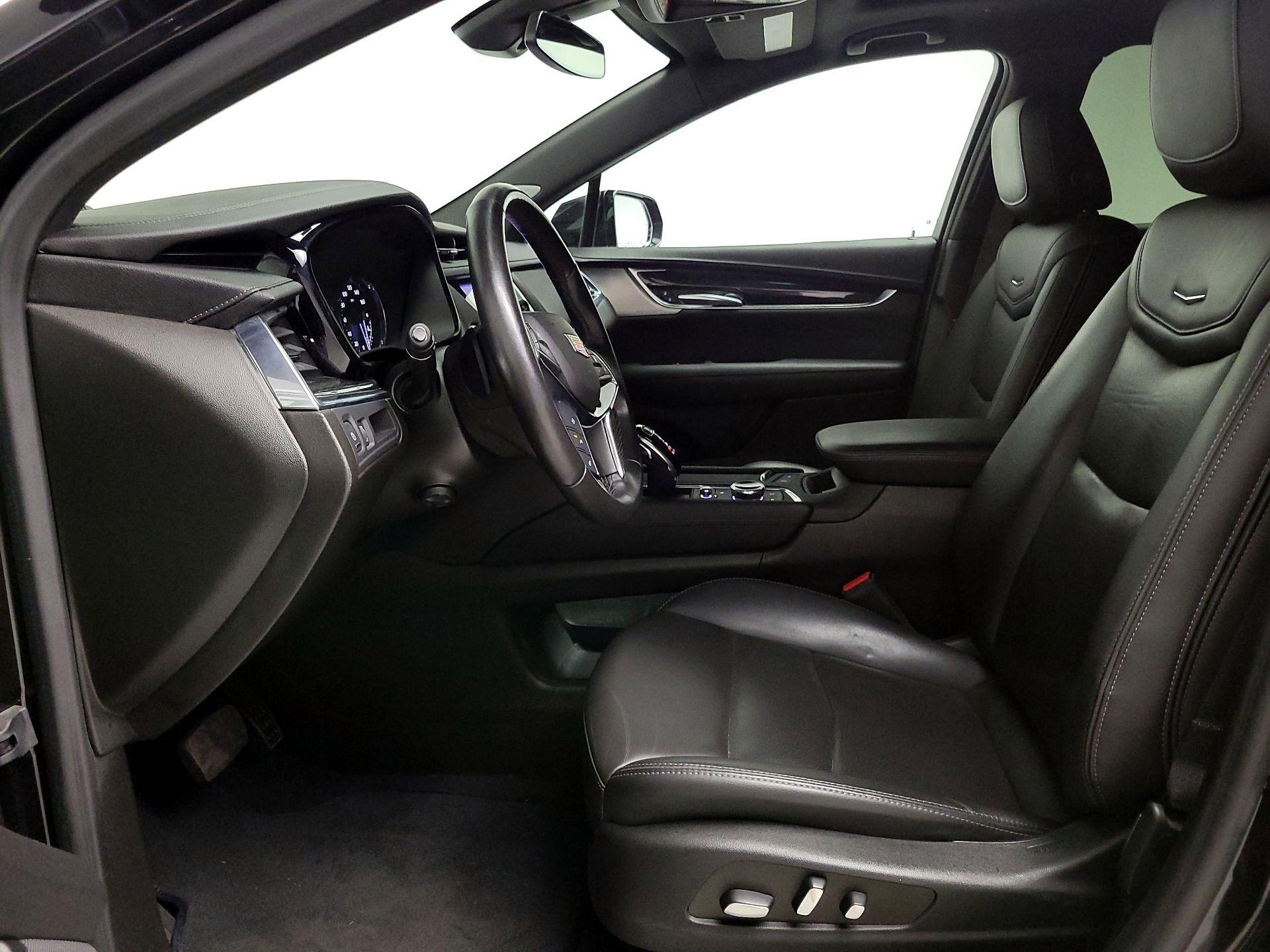 Thumbnail: 2023 Cadillac XT5 - 11