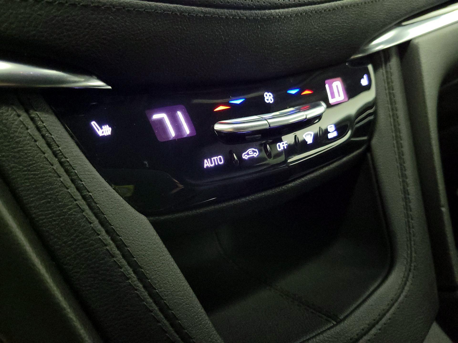Thumbnail: 2023 Cadillac XT5 - 17