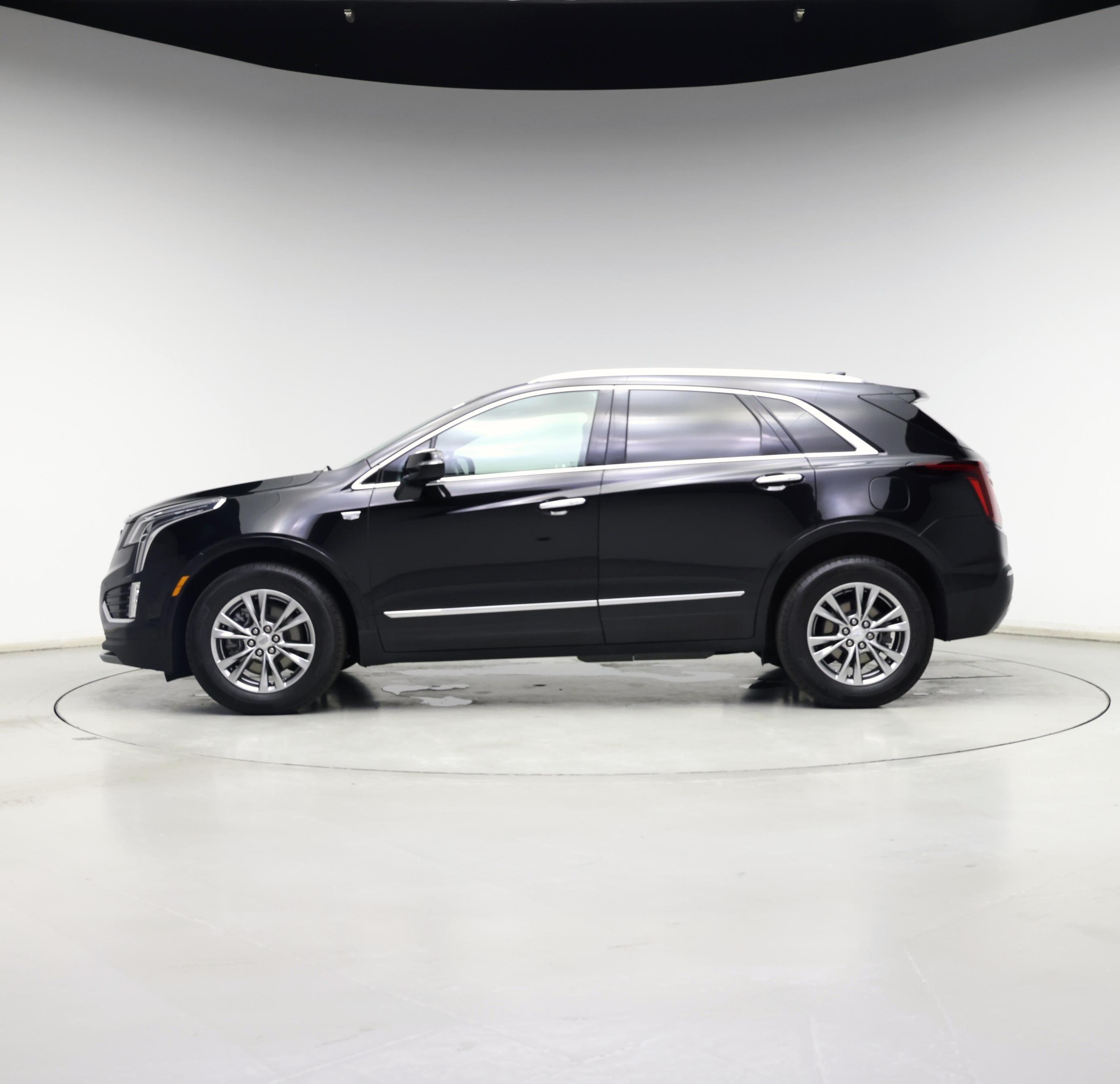Thumbnail: 2023 Cadillac XT5 - 3