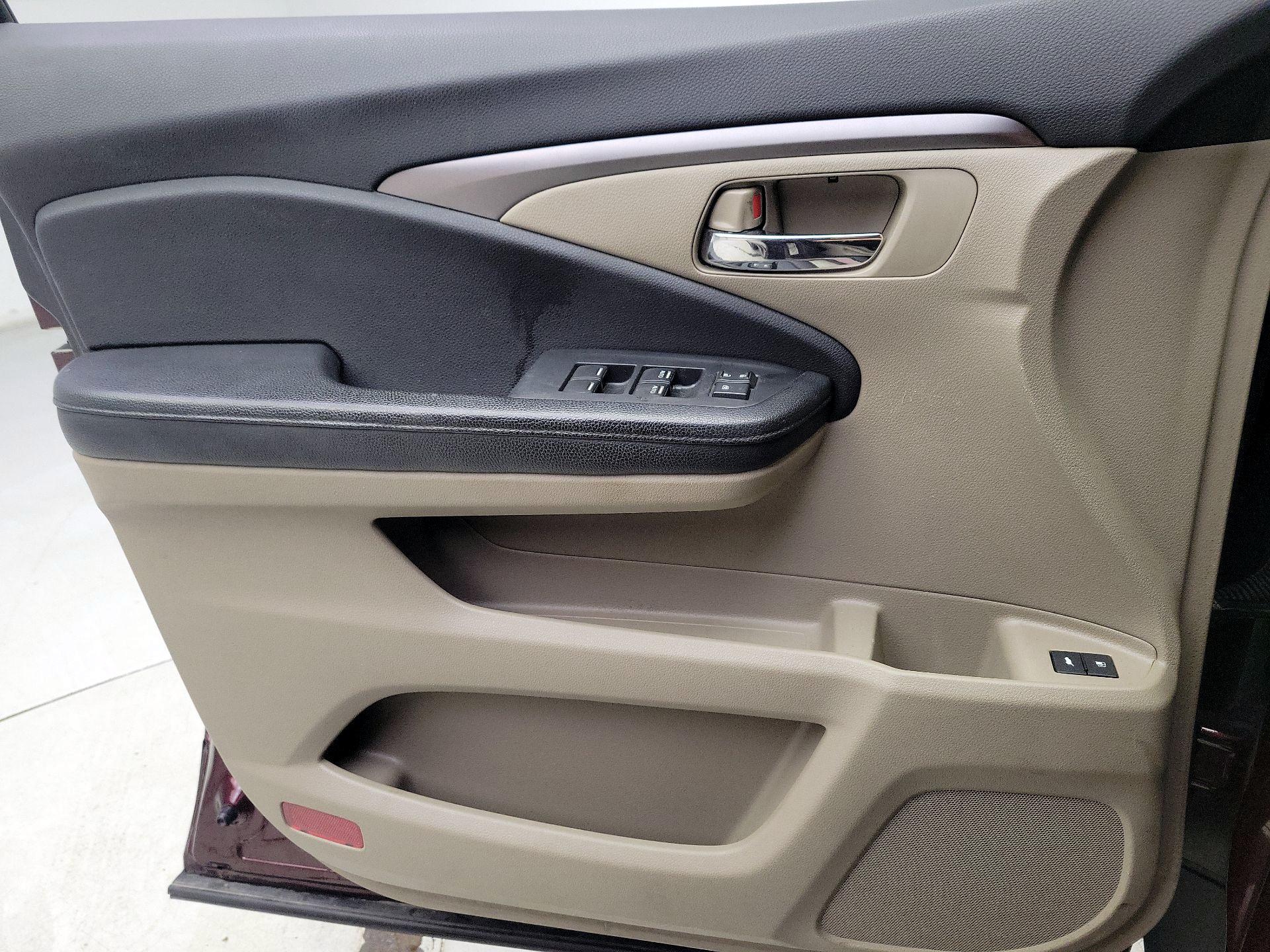 Thumbnail: 2016 Honda Pilot - 12