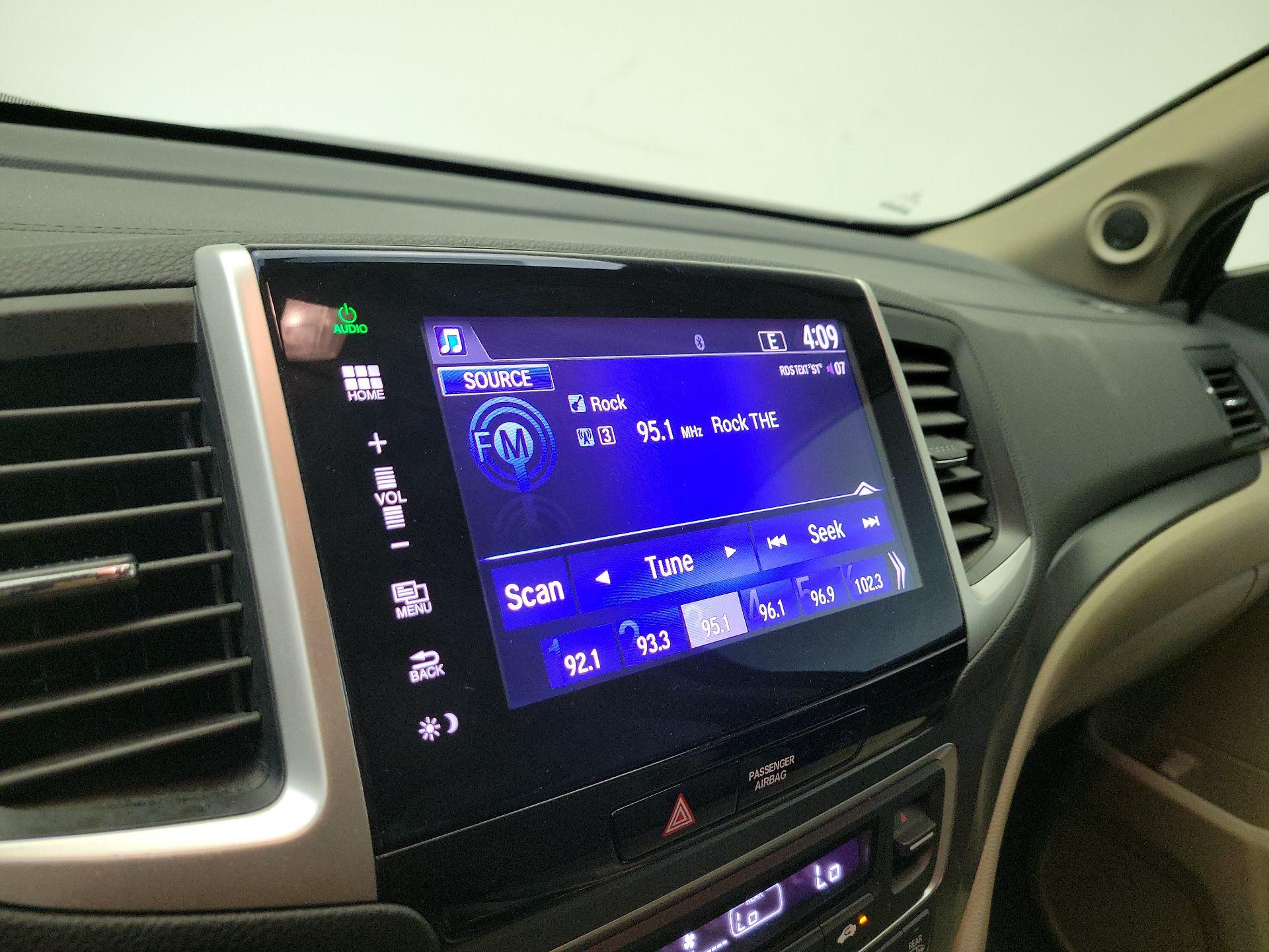 Thumbnail: 2016 Honda Pilot - 15