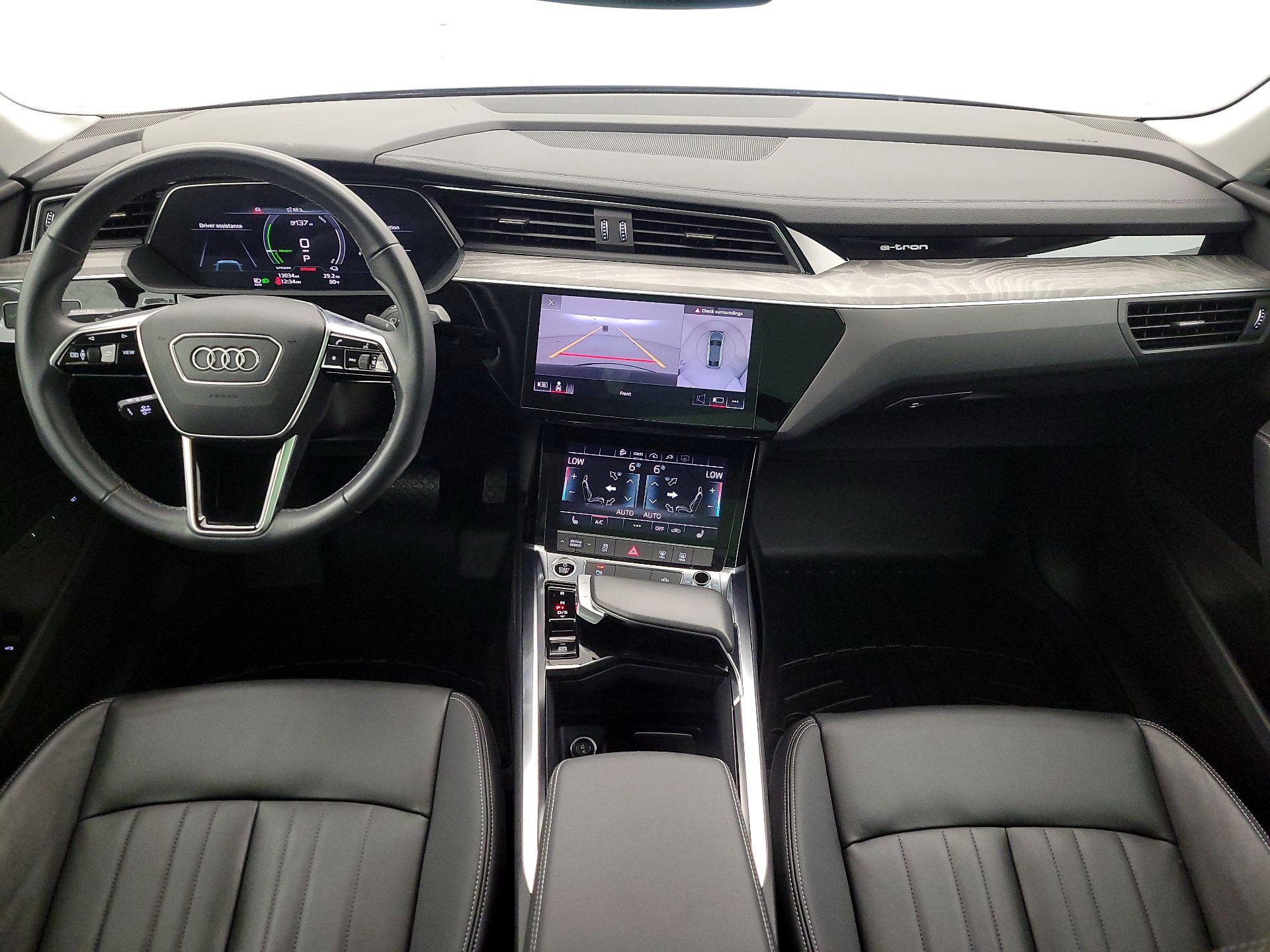 Thumbnail: 2022 Audi e-tron S - 9