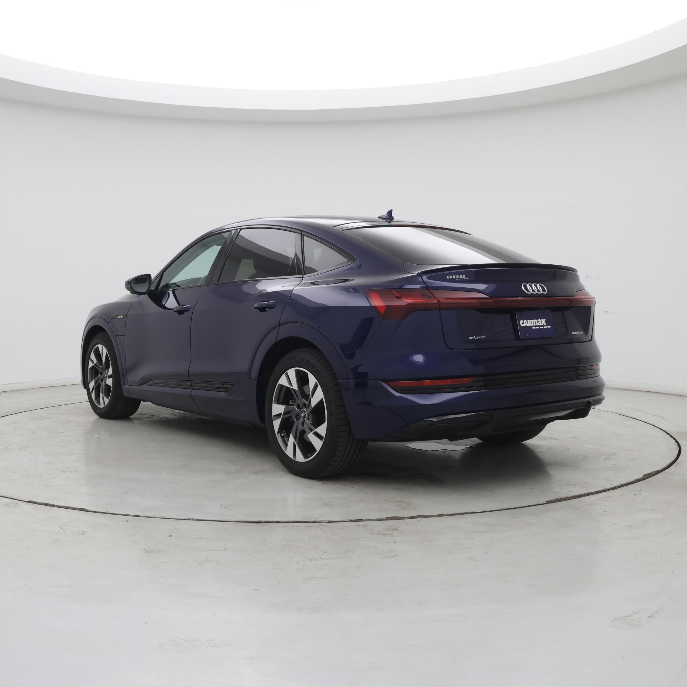 Thumbnail: 2022 Audi e-tron S - 2