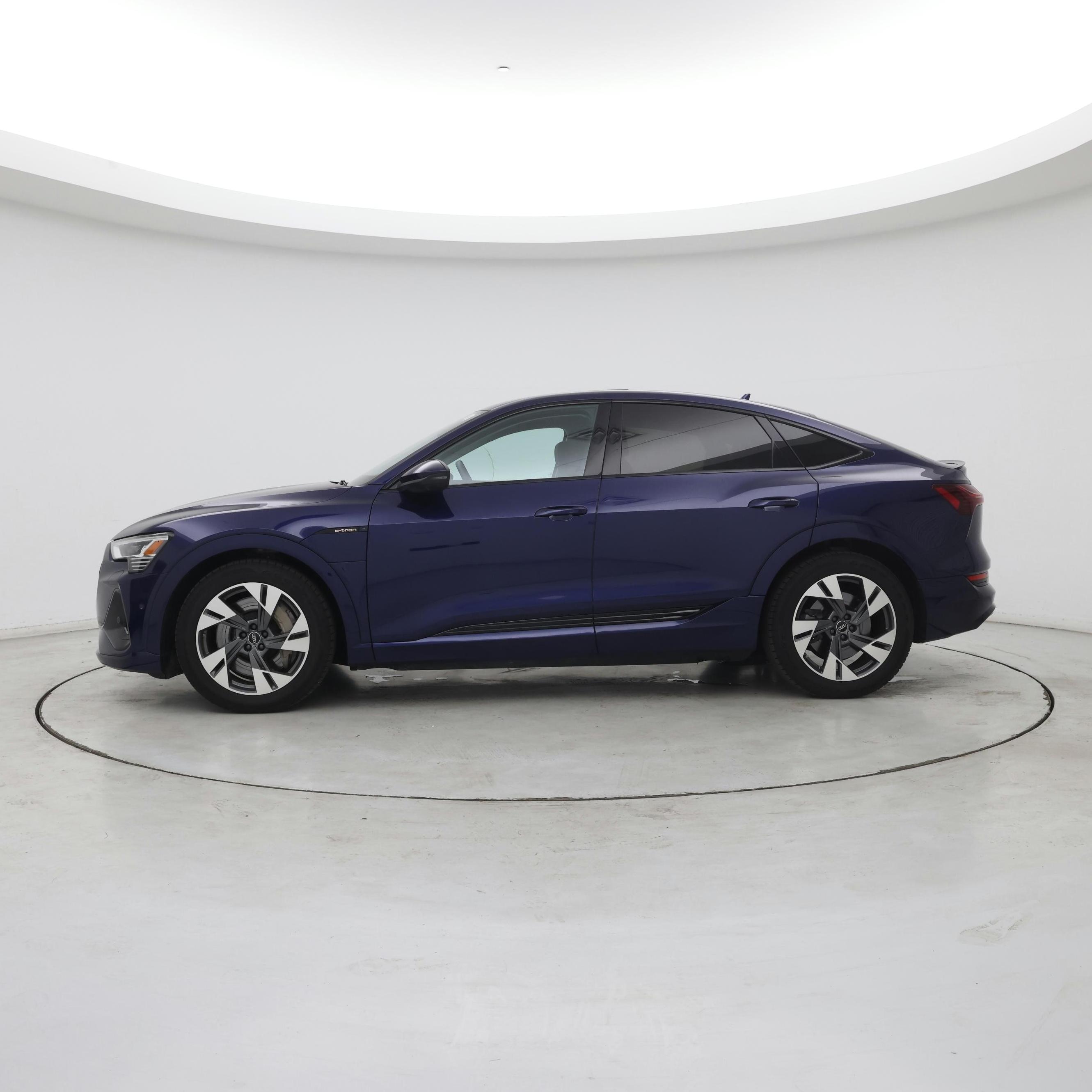 Thumbnail: 2022 Audi e-tron S - 3