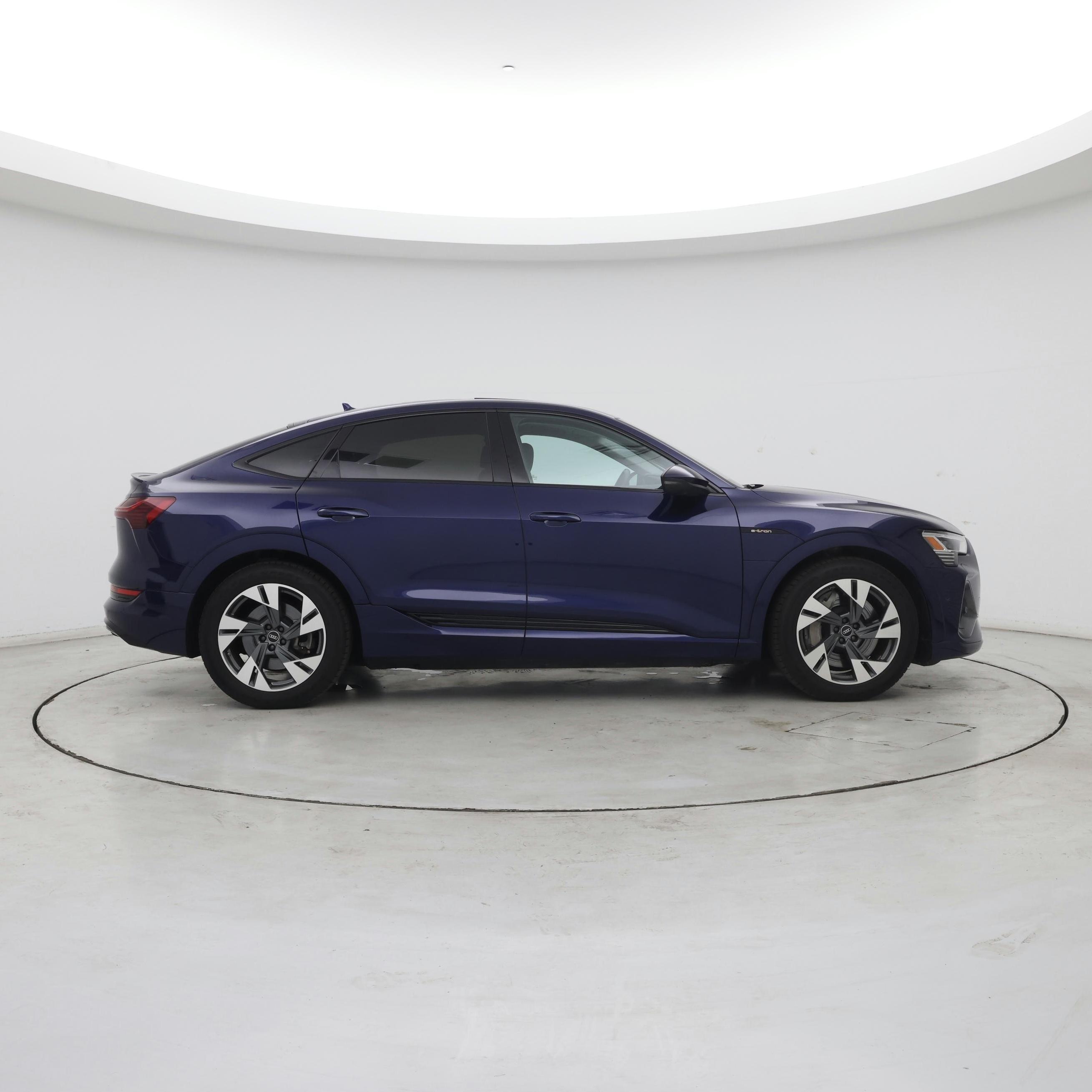 Thumbnail: 2022 Audi e-tron S - 7