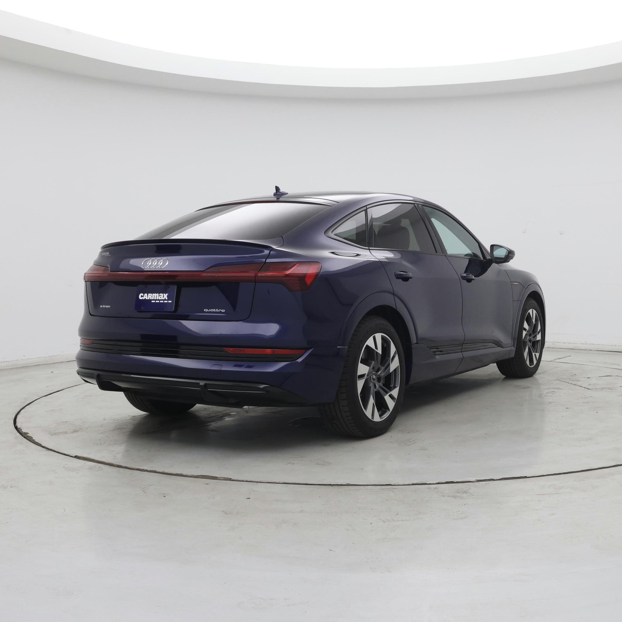 Thumbnail: 2022 Audi e-tron S - 8