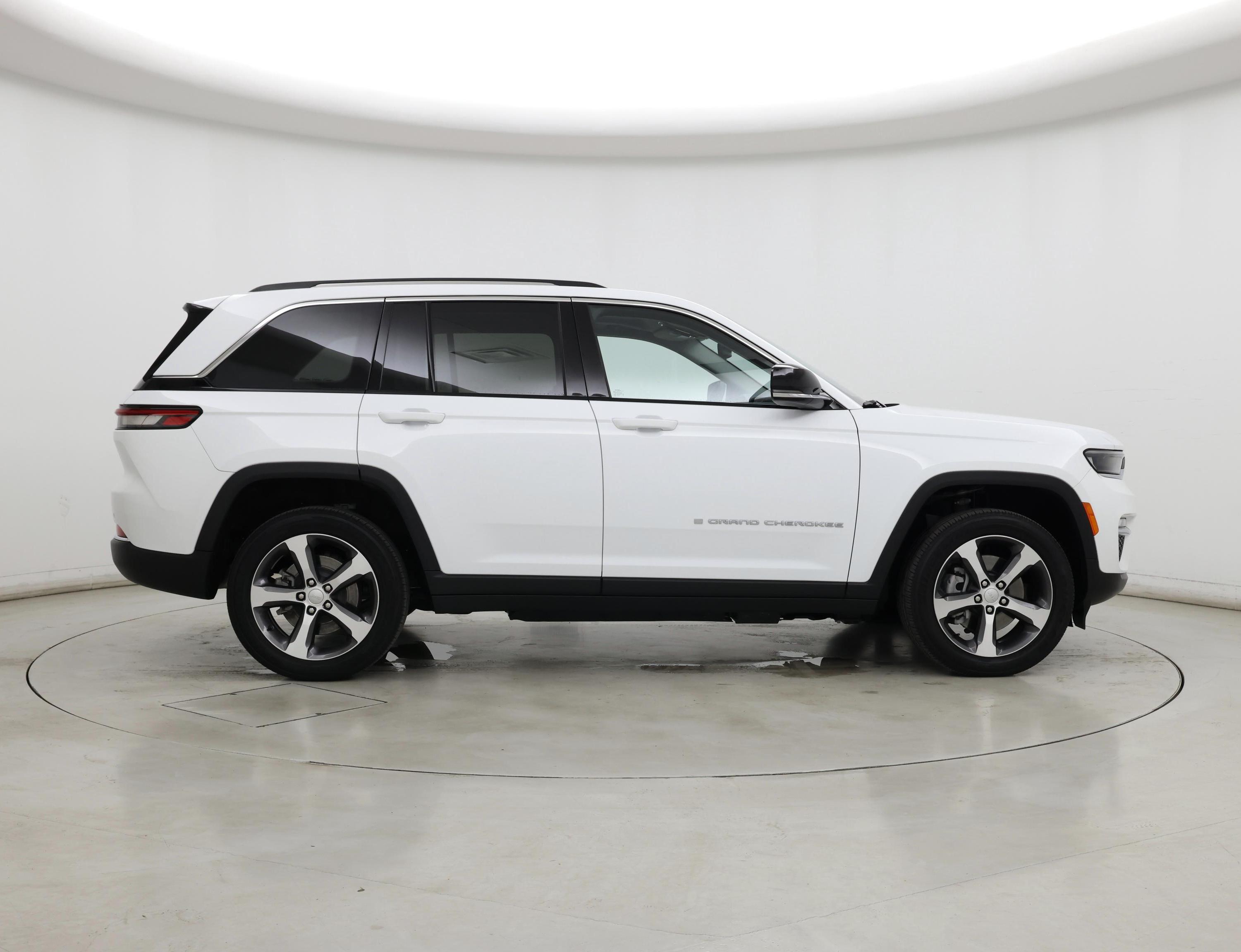 Thumbnail: 2023 Jeep Grand Cherokee - 7