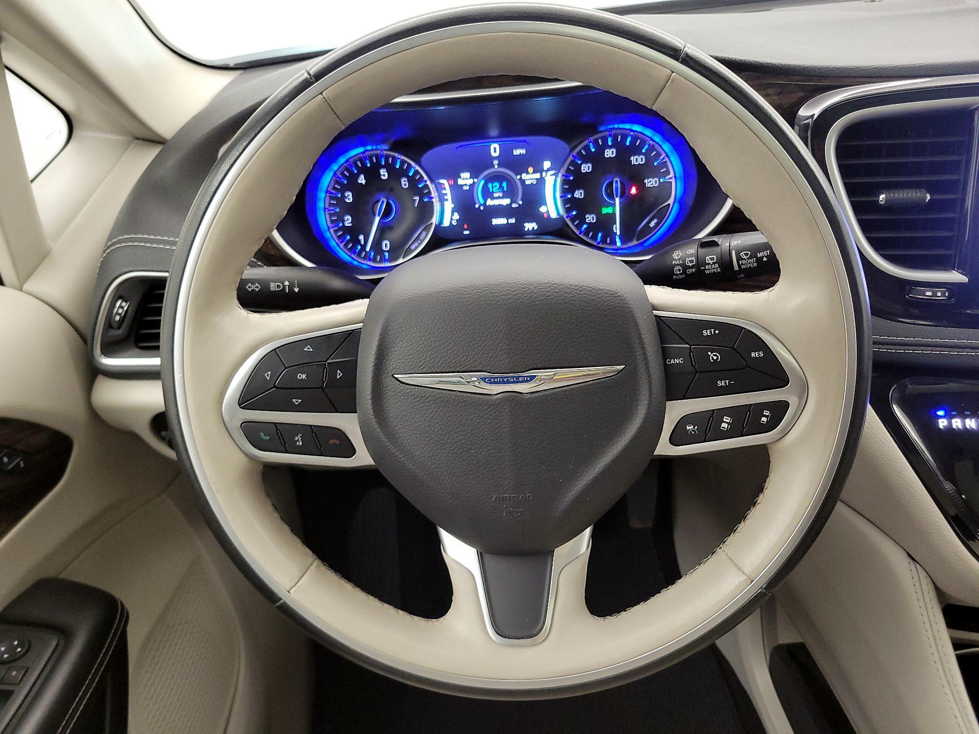 Thumbnail: 2021 Chrysler Pacifica - 10