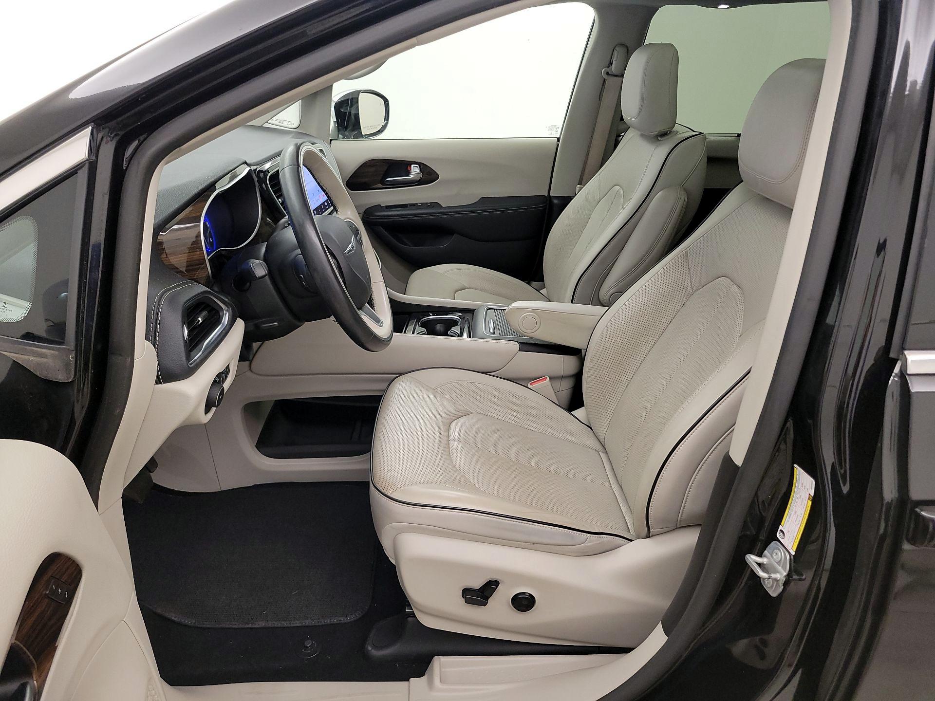 Thumbnail: 2021 Chrysler Pacifica - 11