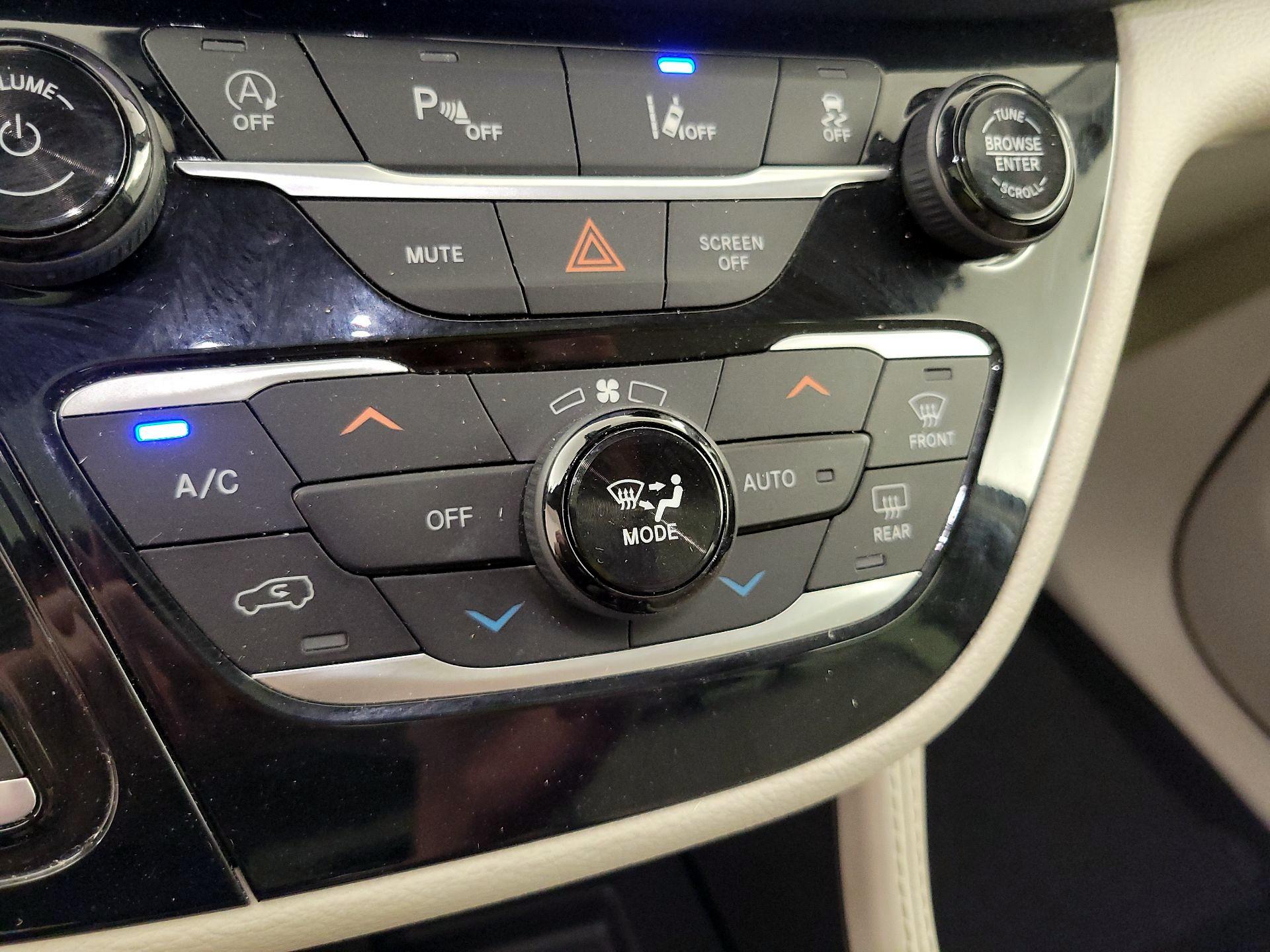 Thumbnail: 2021 Chrysler Pacifica - 17