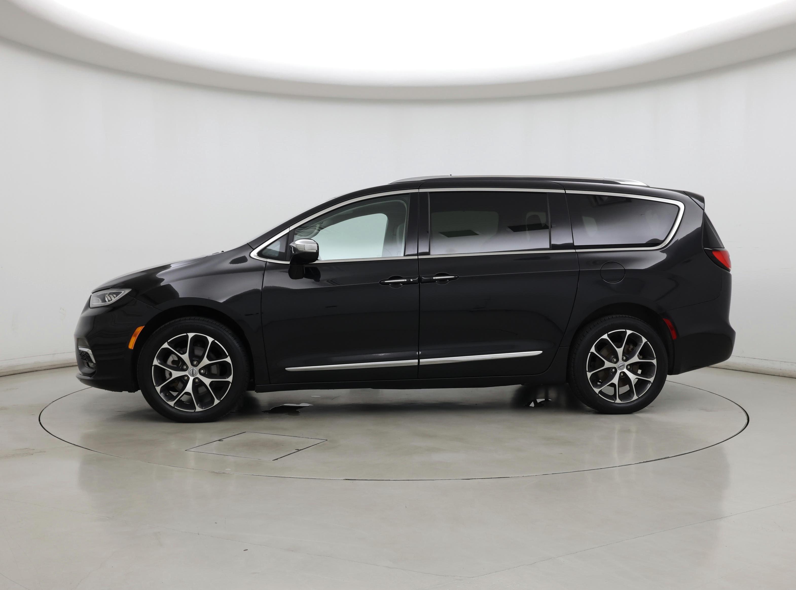 Thumbnail: 2021 Chrysler Pacifica - 3