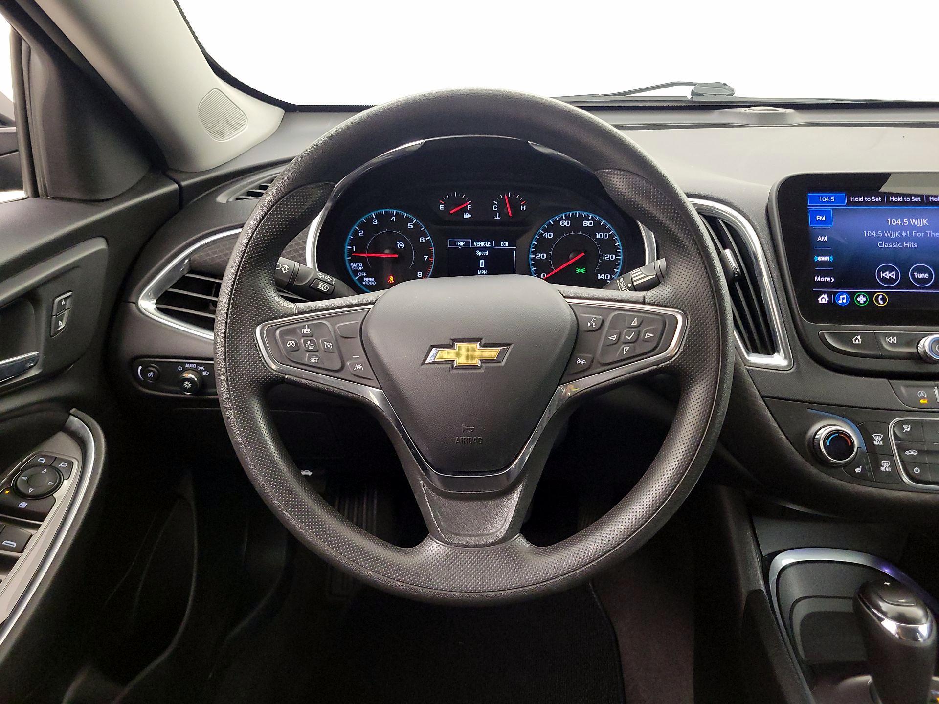 Thumbnail: 2020 Chevrolet Malibu - 10