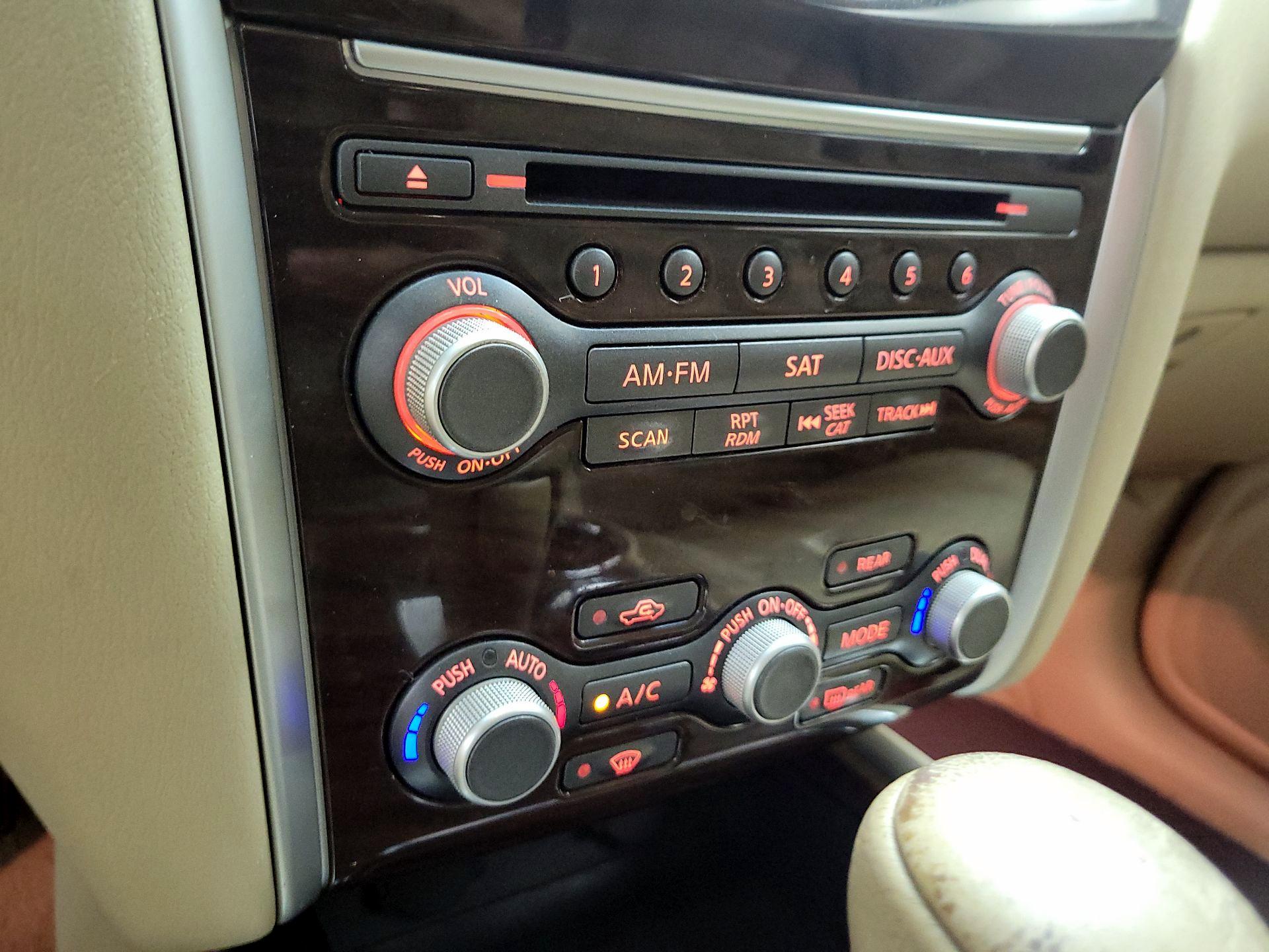 Thumbnail: 2014 Nissan Pathfinder - 17