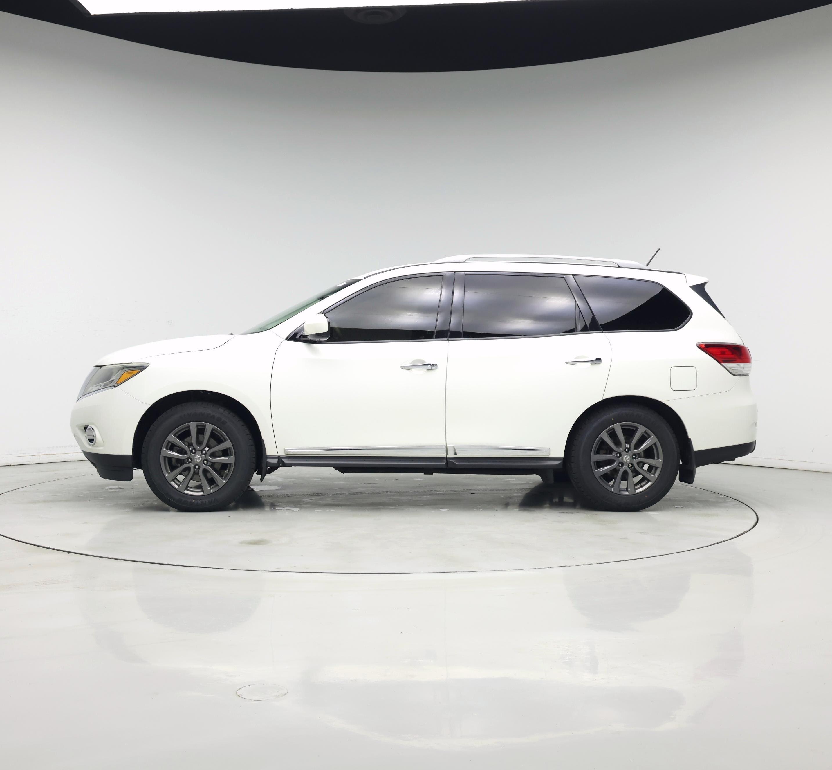 Thumbnail: 2014 Nissan Pathfinder - 3