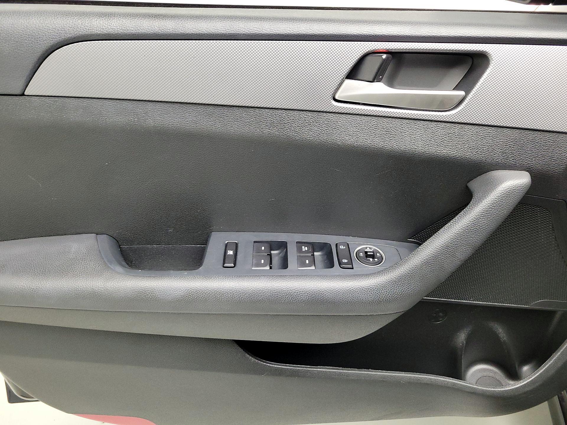 Thumbnail: 2019 Hyundai Sonata - 12
