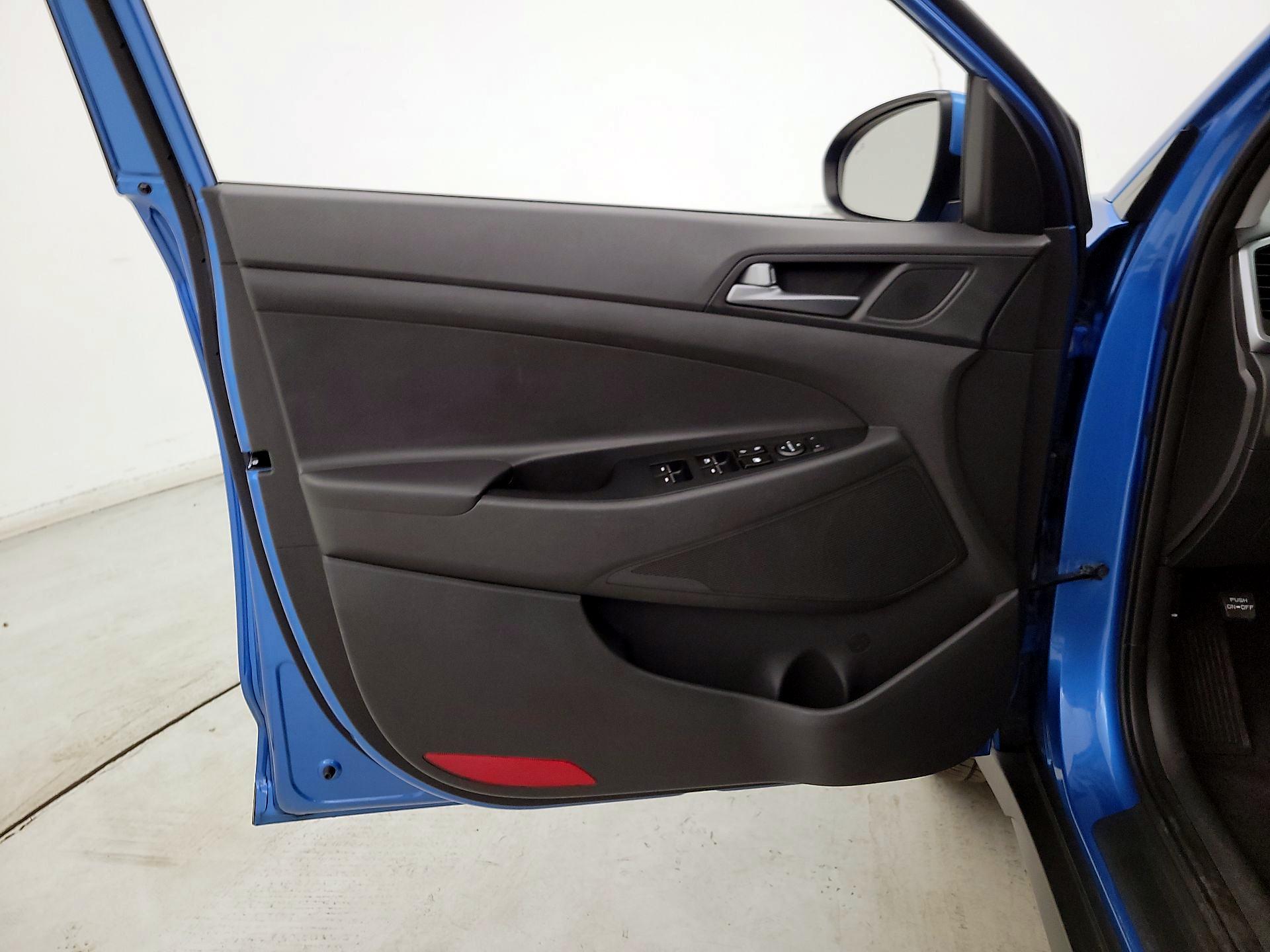 Thumbnail: 2016 Hyundai Tucson - 12