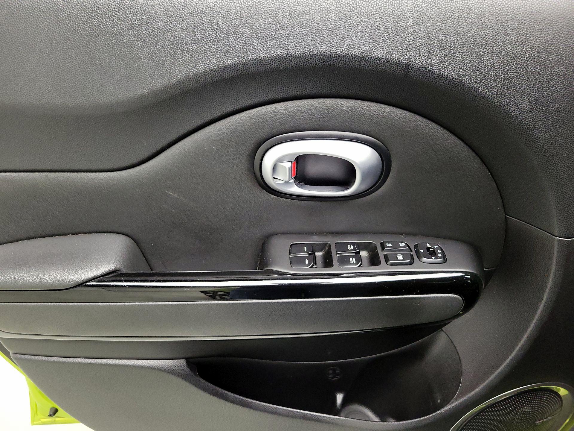 Thumbnail: 2015 Kia Soul - 12