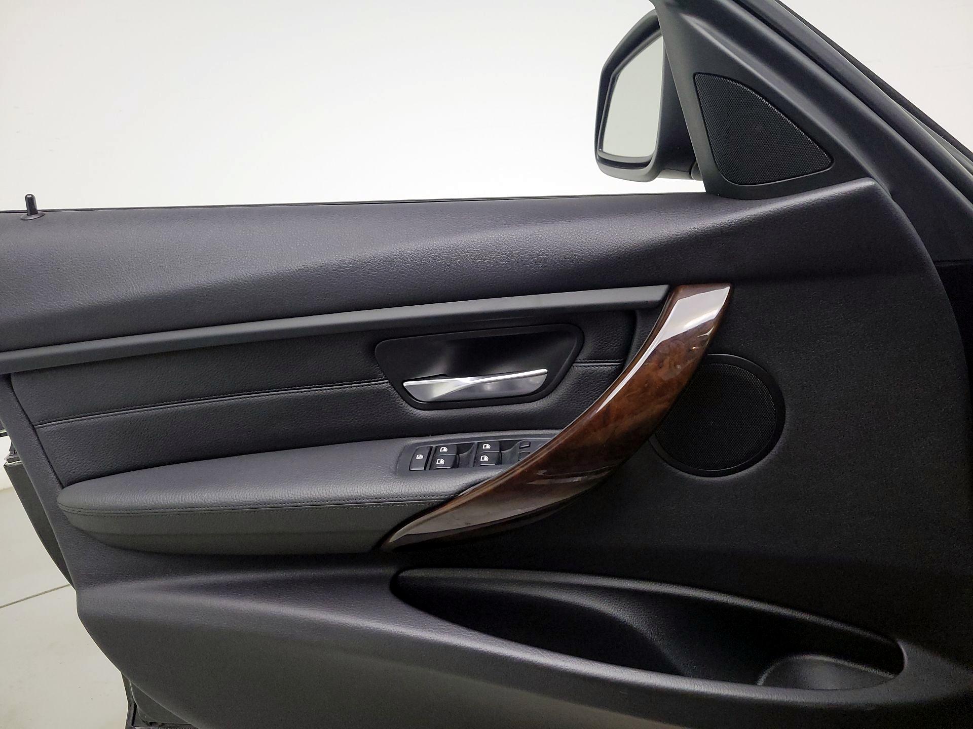 Thumbnail: 2015 BMW 3 Series - 12