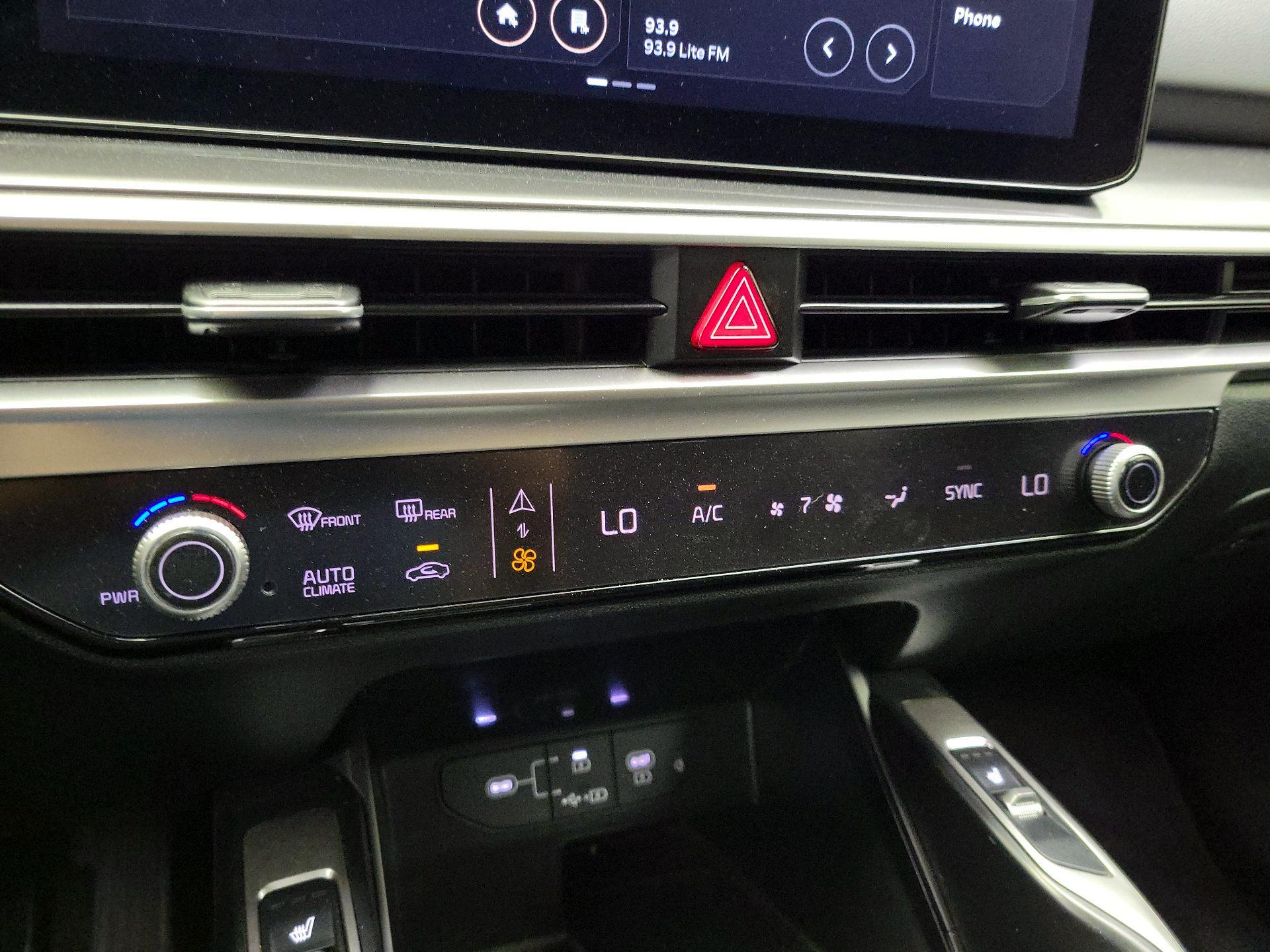 Thumbnail: 2024 Kia Sorento - 17