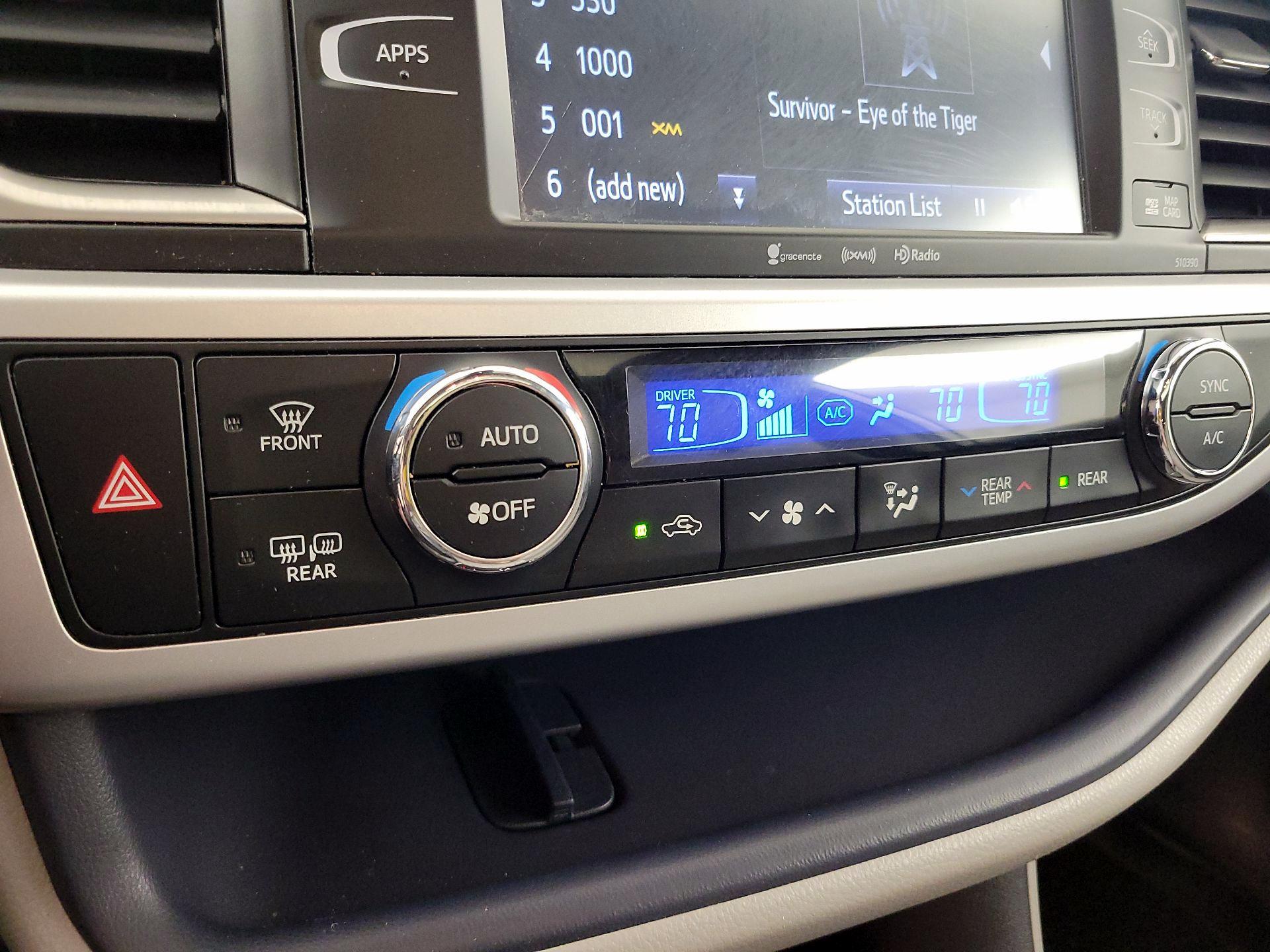 Thumbnail: 2019 Toyota Highlander - 17