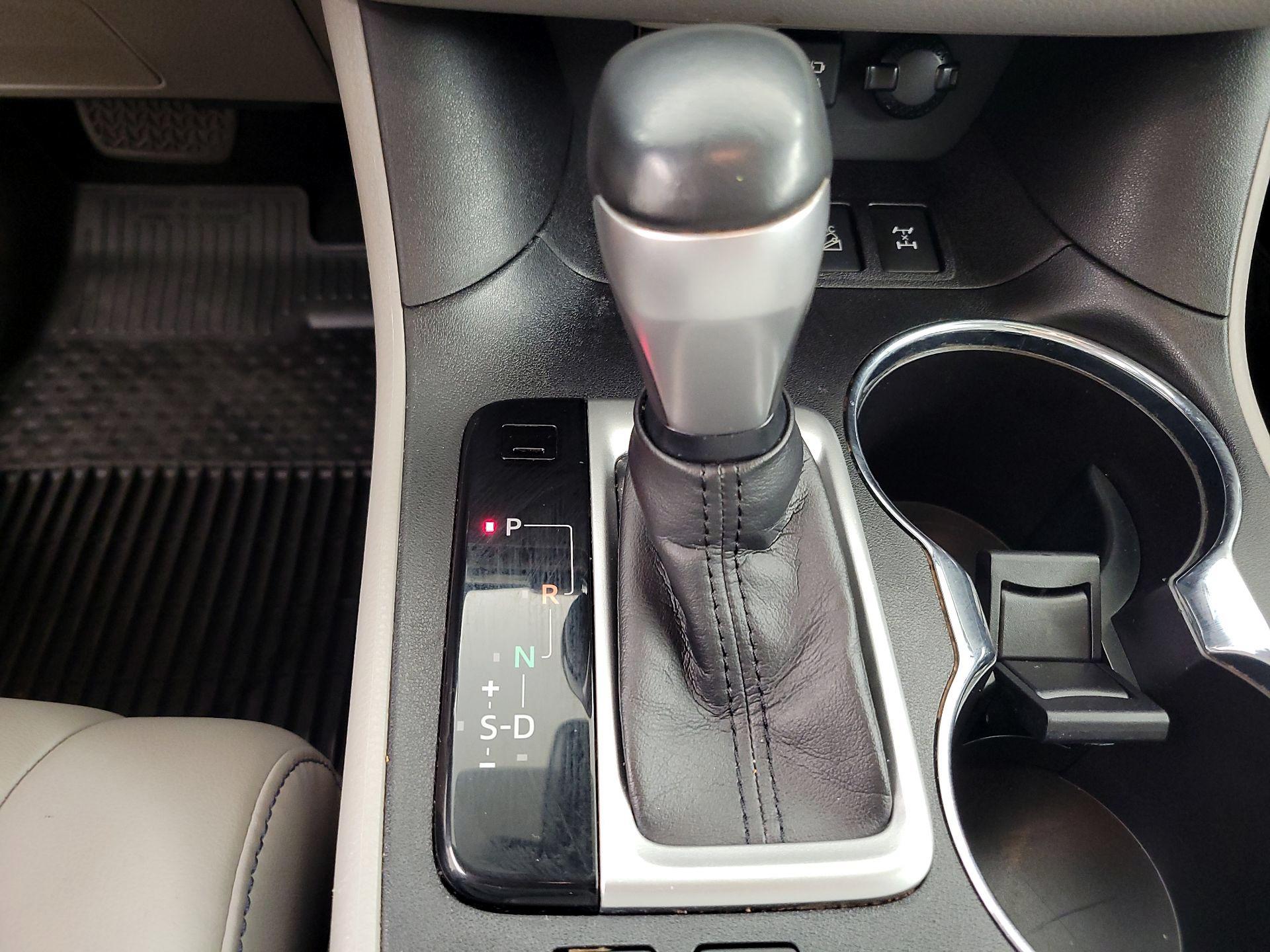 Thumbnail: 2019 Toyota Highlander - 18