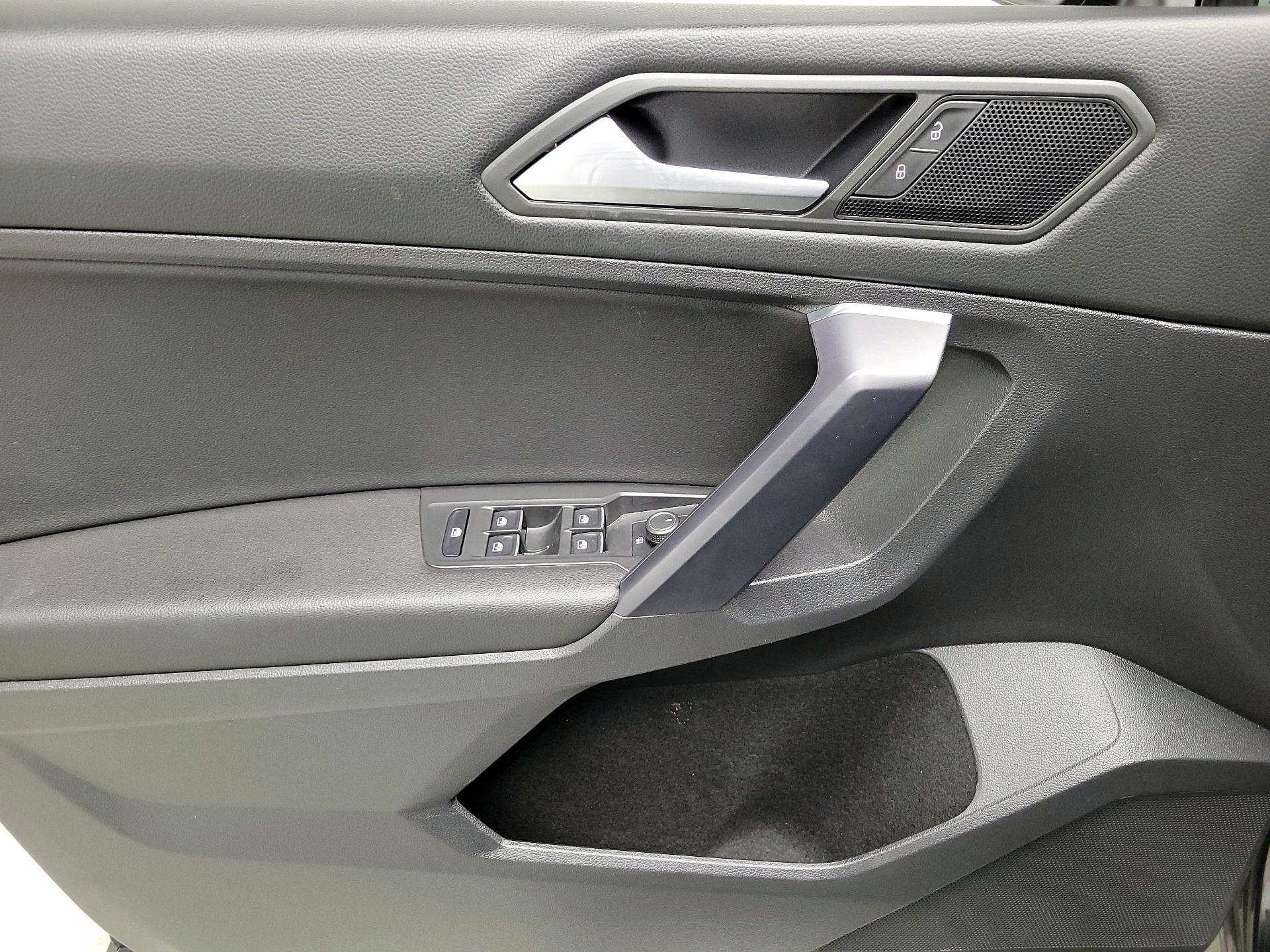 Thumbnail: 2021 Volkswagen Tiguan - 12