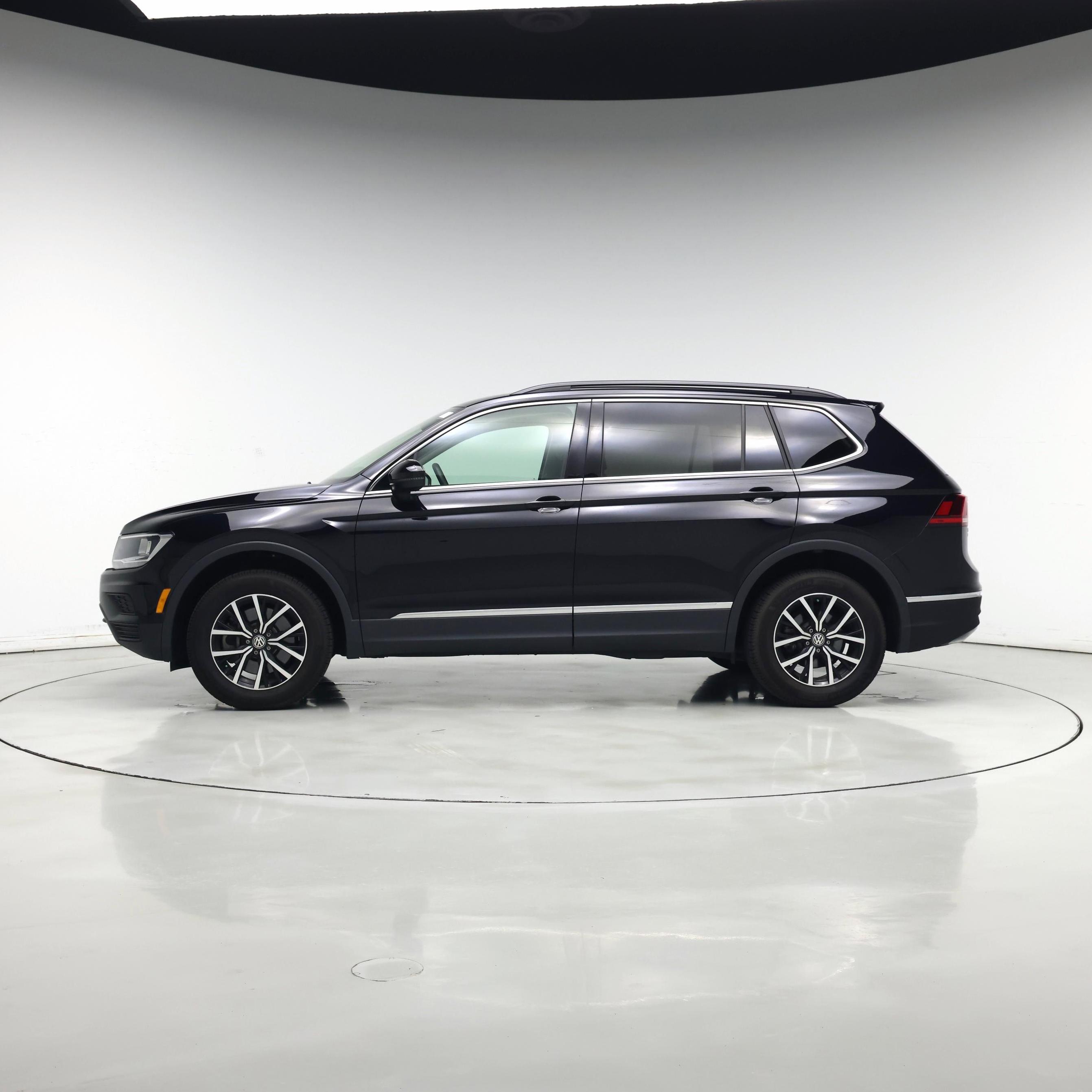 Thumbnail: 2021 Volkswagen Tiguan - 3