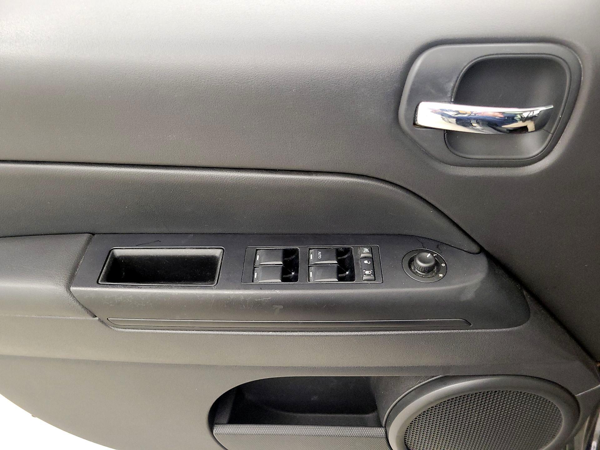 Thumbnail: 2015 Jeep Patriot - 12