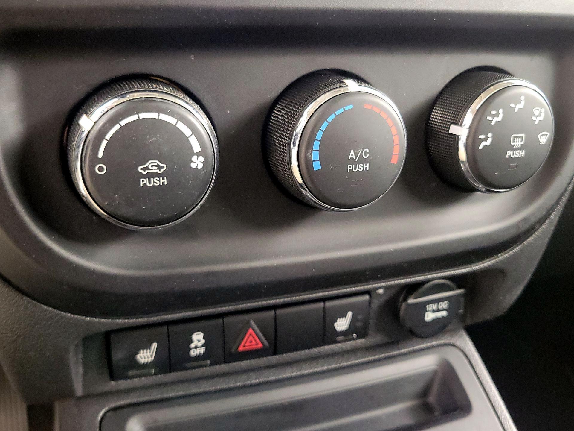 Thumbnail: 2015 Jeep Patriot - 15