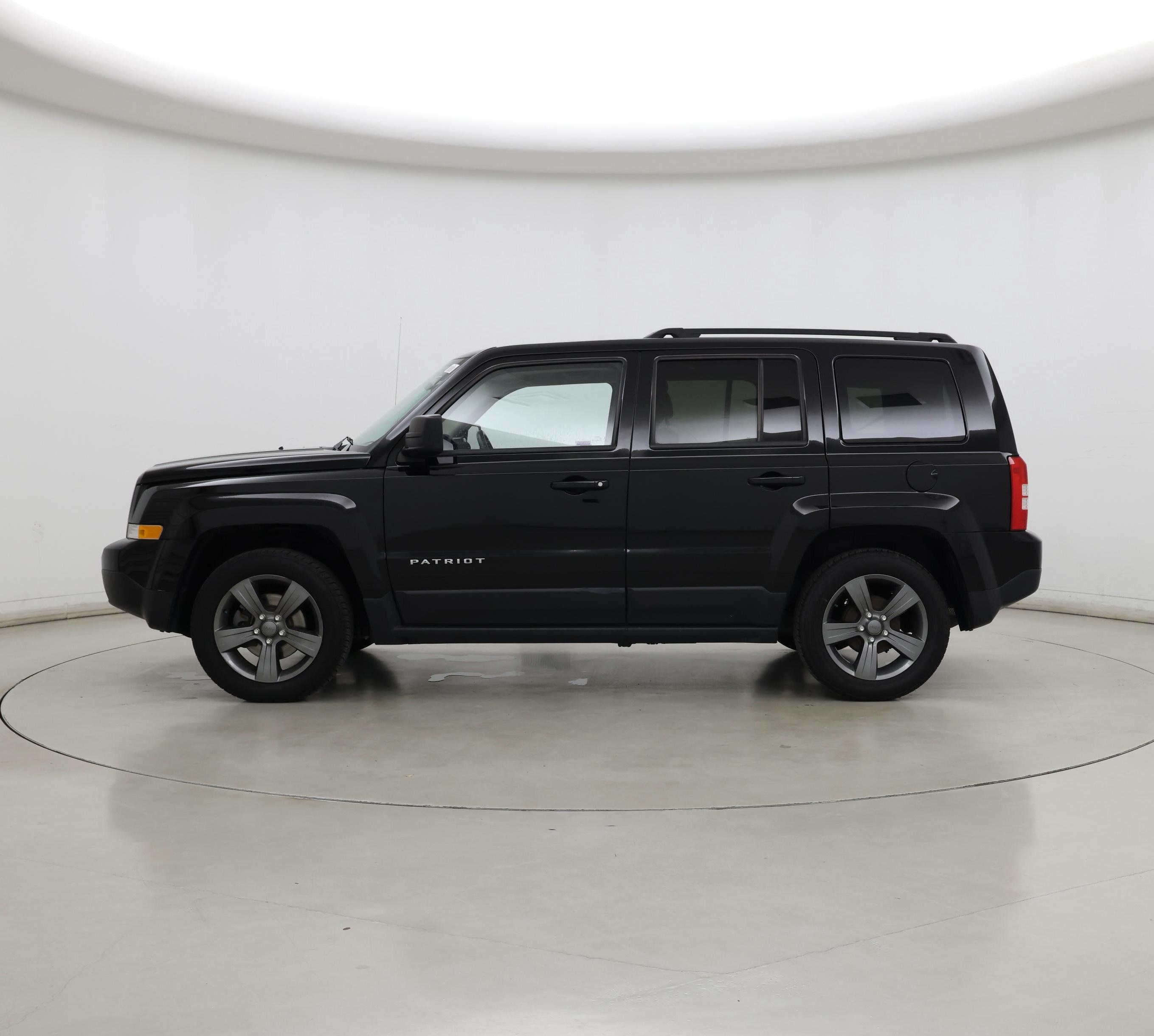 Thumbnail: 2015 Jeep Patriot - 3