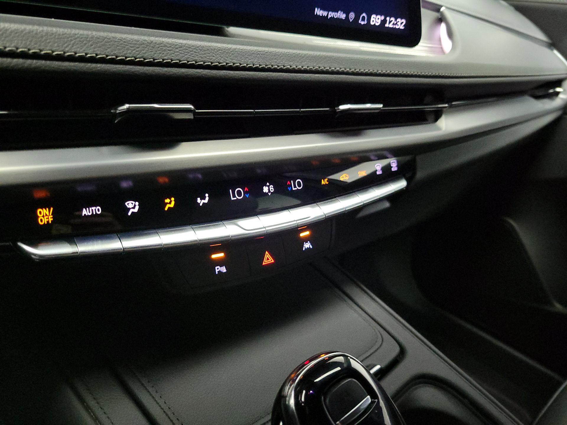 Thumbnail: 2024 Cadillac XT4 - 16