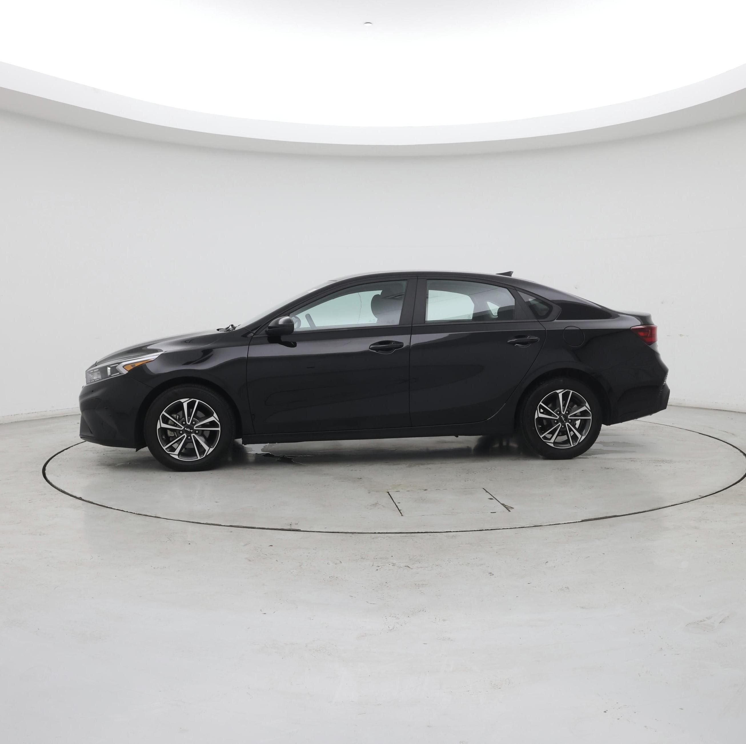 Thumbnail: 2023 Kia Forte - 3