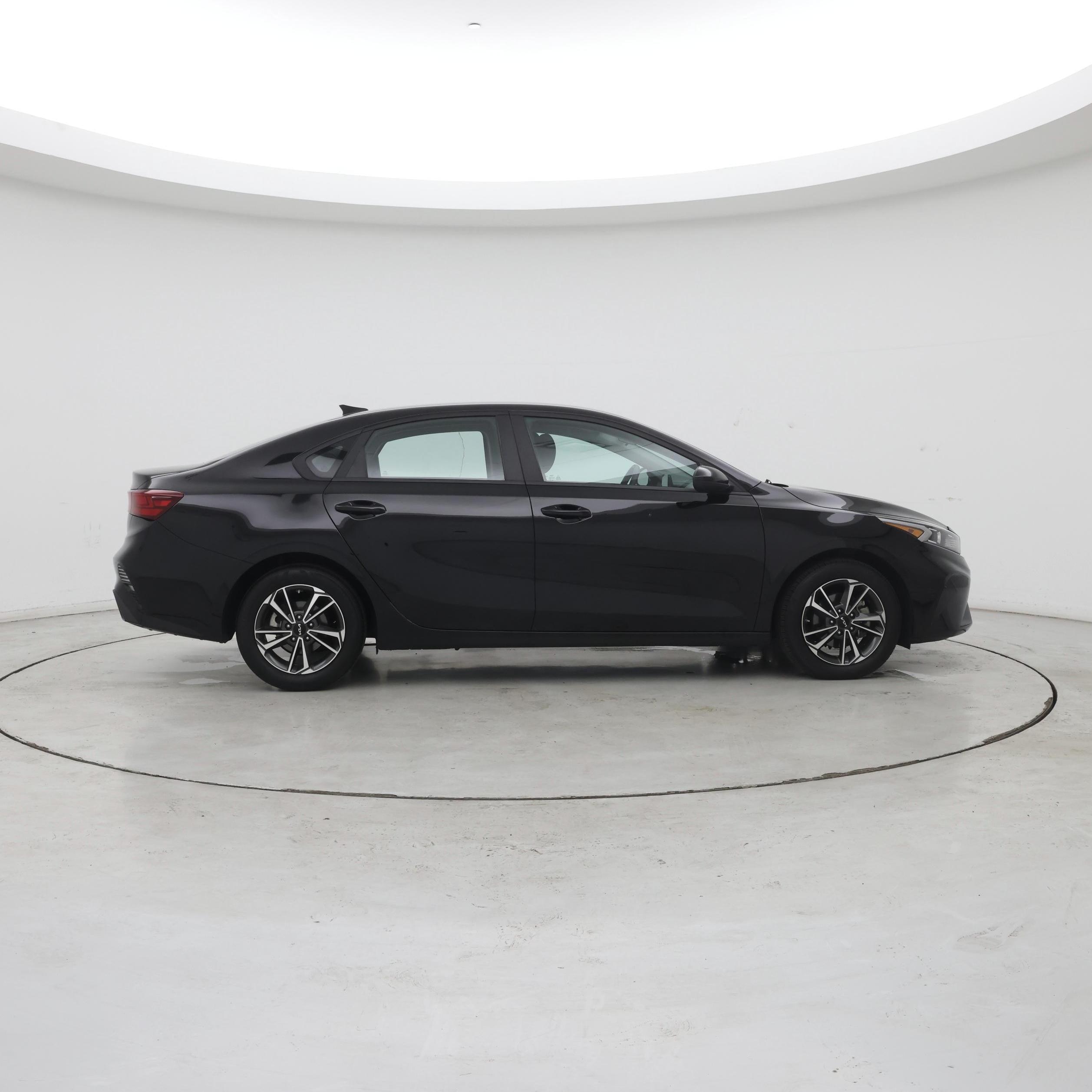 Thumbnail: 2023 Kia Forte - 7