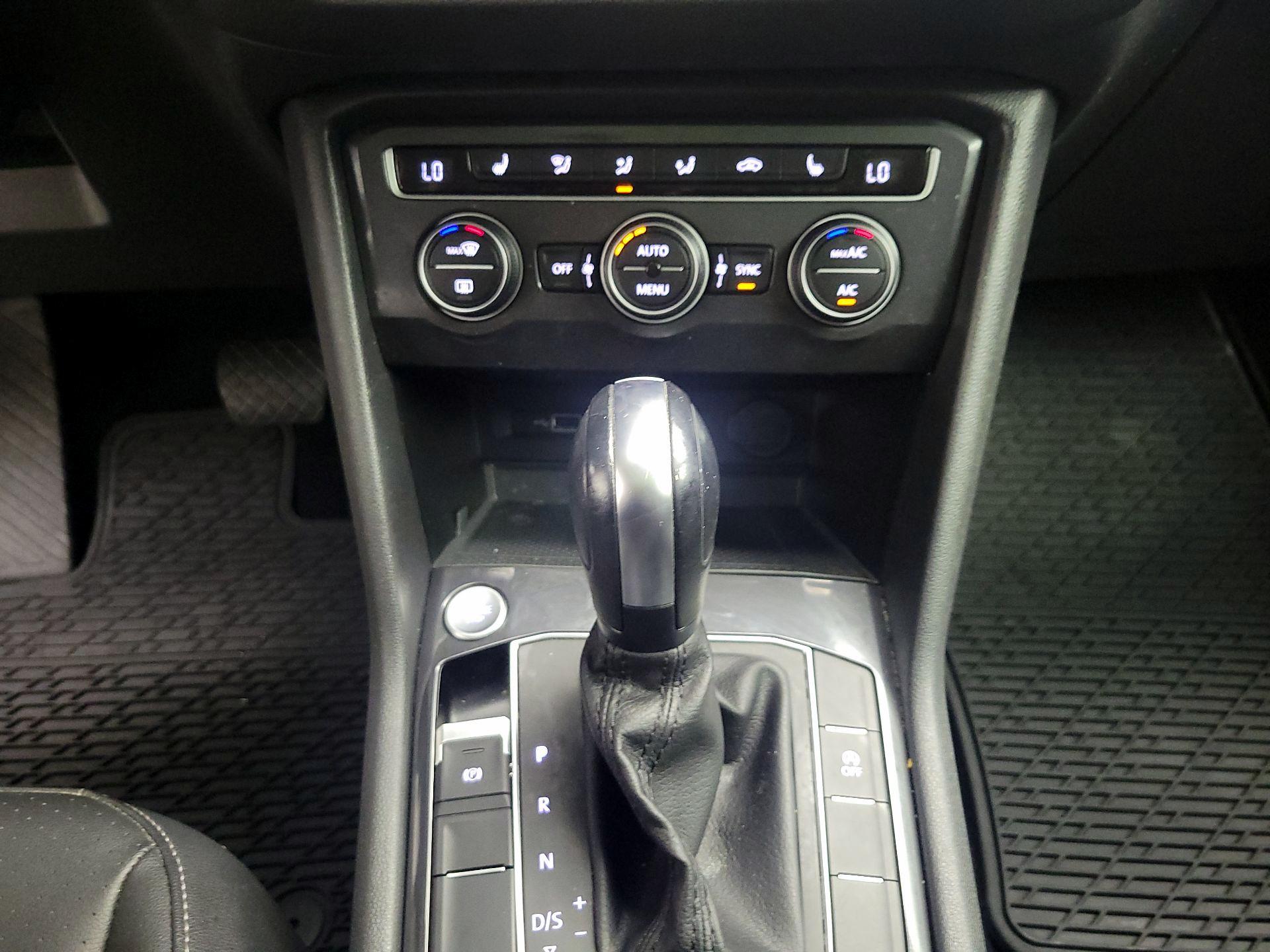 Thumbnail: 2020 Volkswagen Tiguan - 16