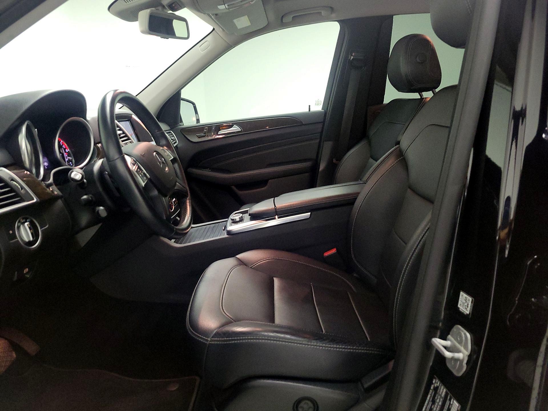 Thumbnail: 2015 Mercedes-Benz M-Class - 11