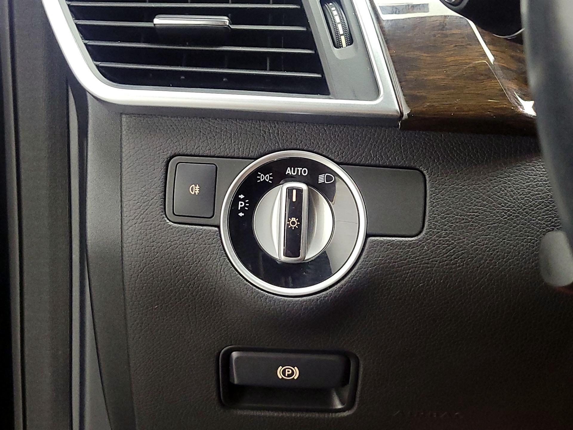 Thumbnail: 2015 Mercedes-Benz M-Class - 13