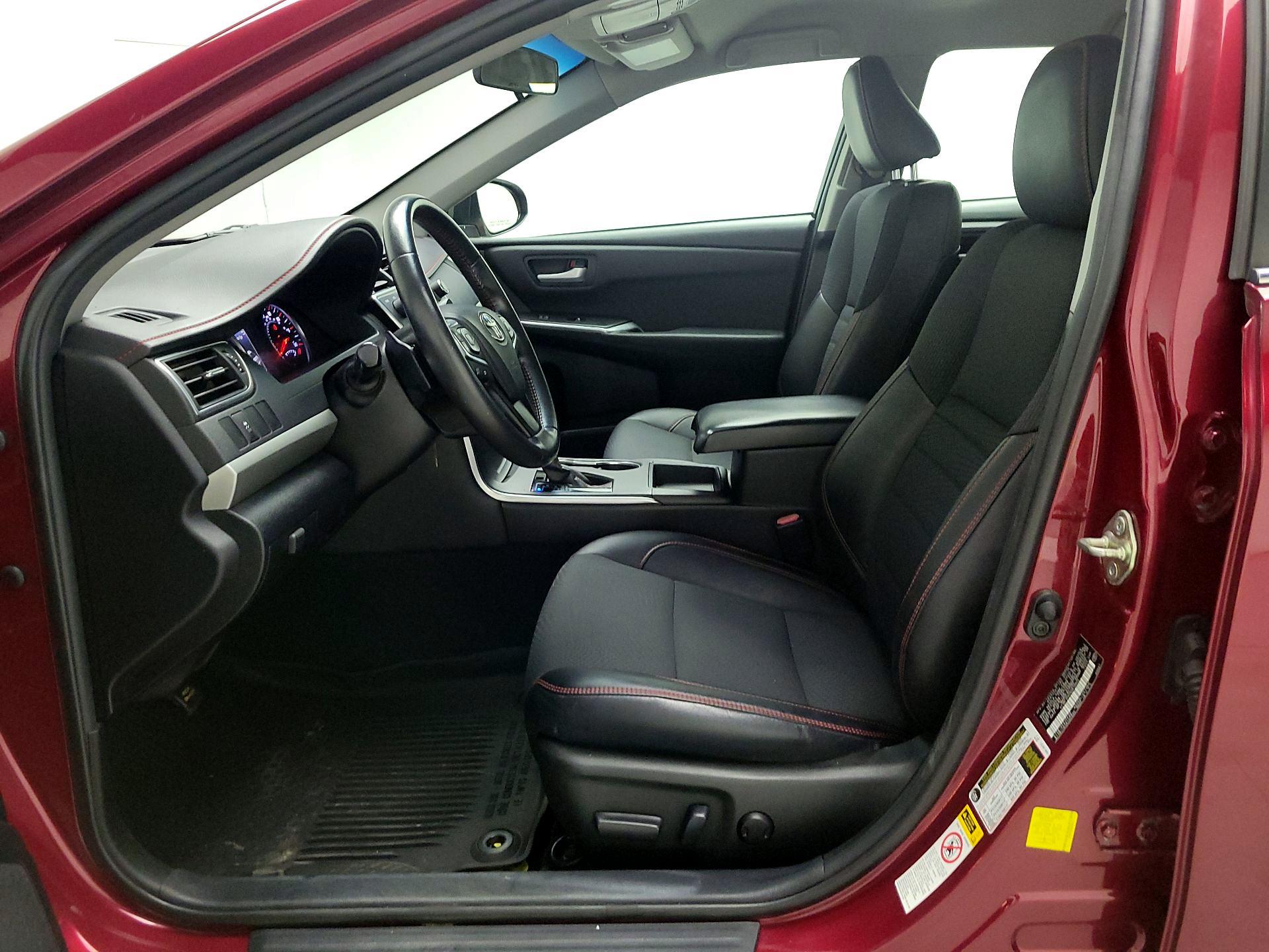 Thumbnail: 2016 Toyota Camry - 11