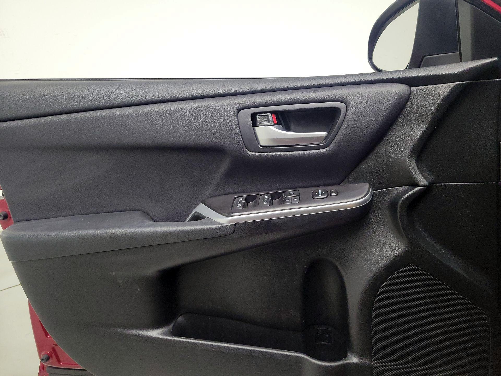 Thumbnail: 2016 Toyota Camry - 12