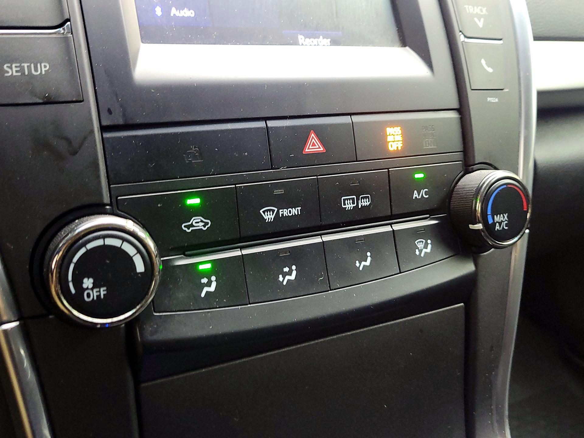 Thumbnail: 2016 Toyota Camry - 15