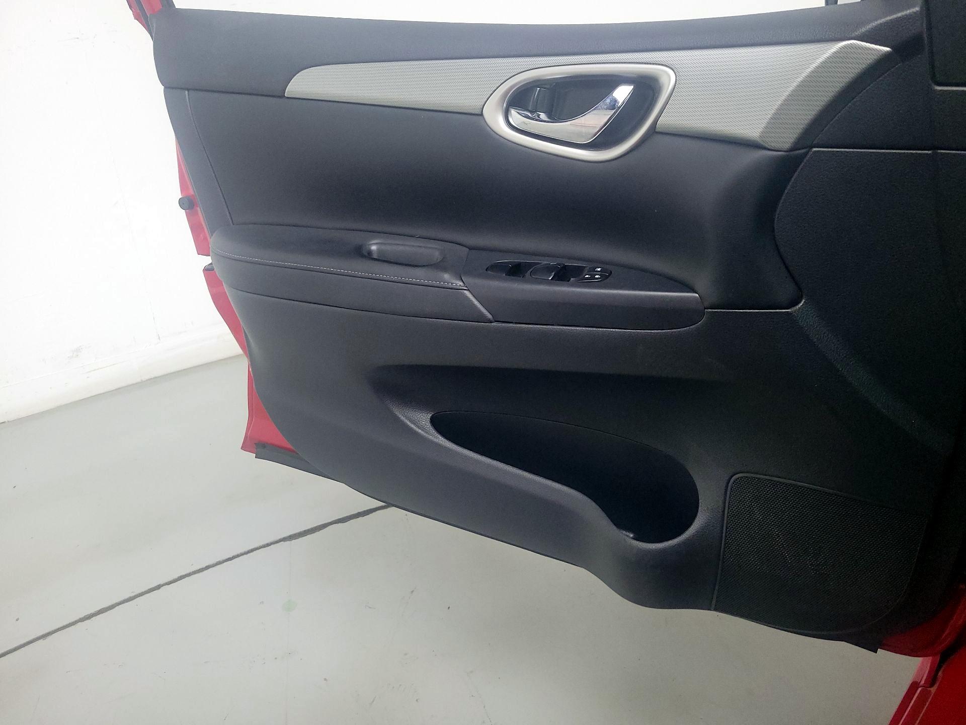 Thumbnail: 2015 Nissan Sentra - 12
