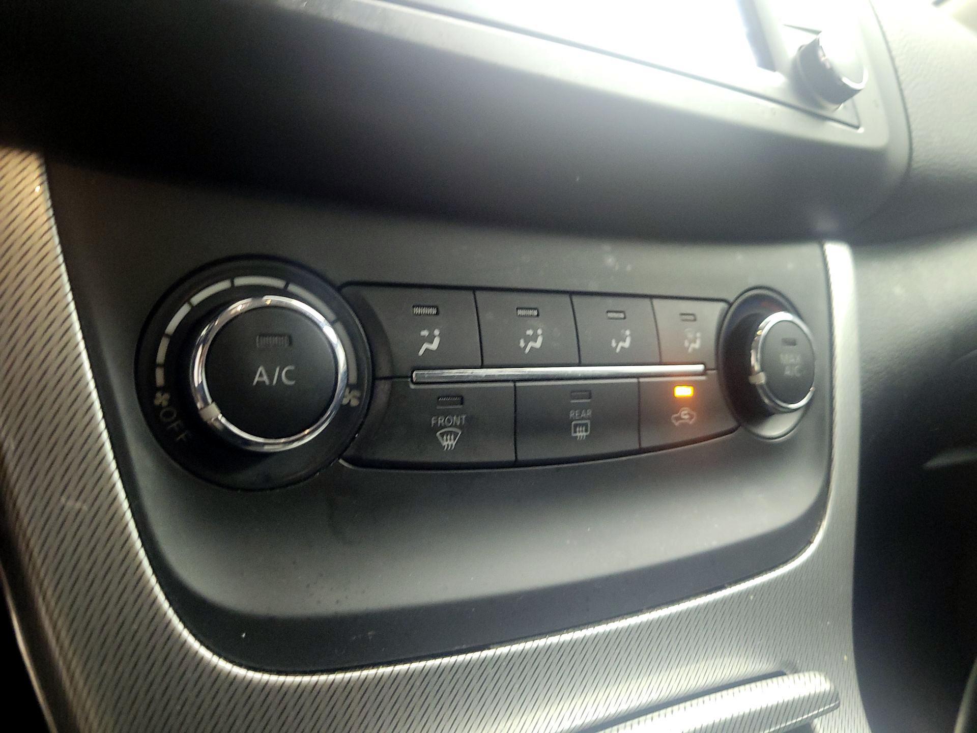 Thumbnail: 2015 Nissan Sentra - 17