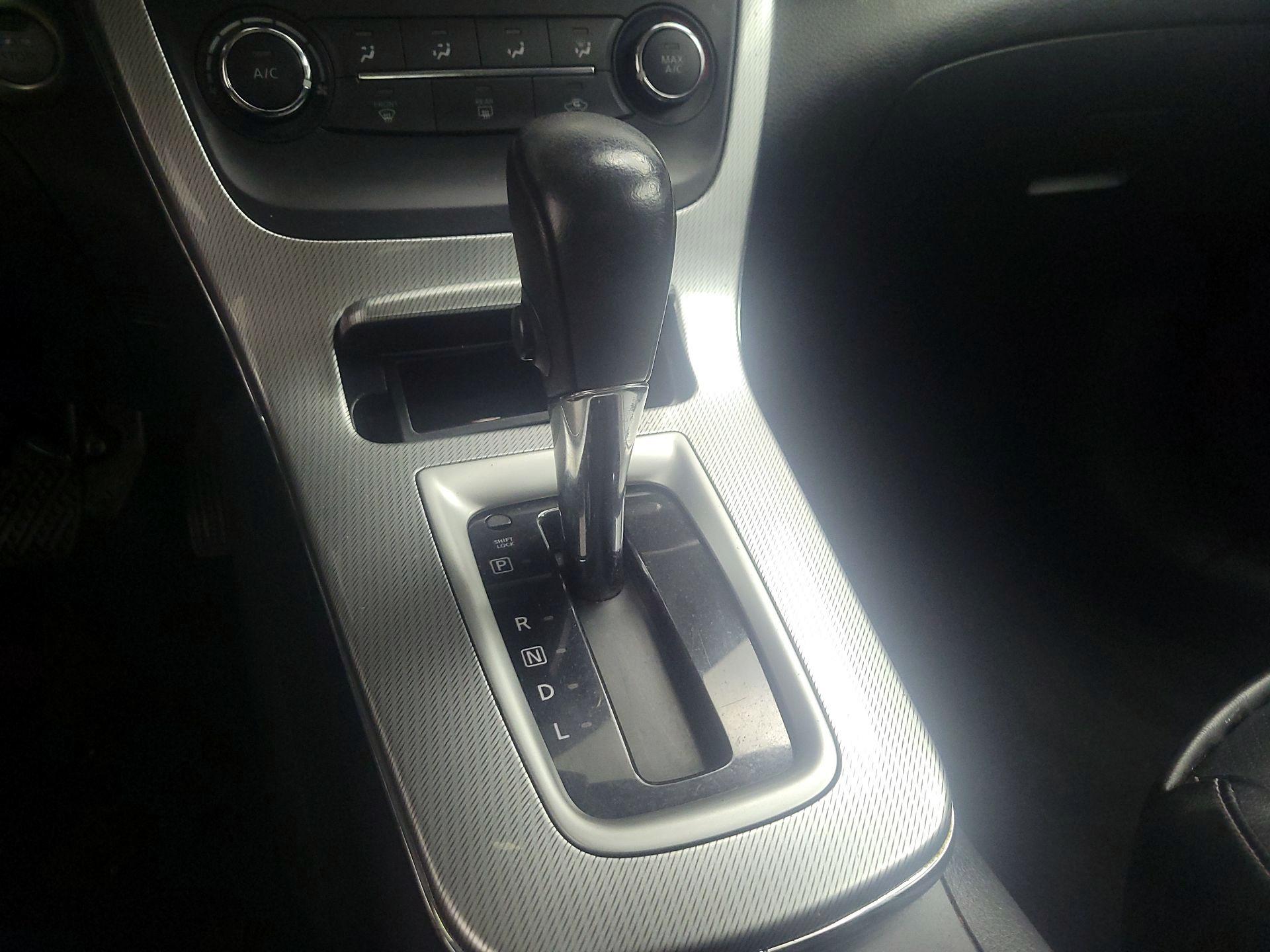 Thumbnail: 2015 Nissan Sentra - 18