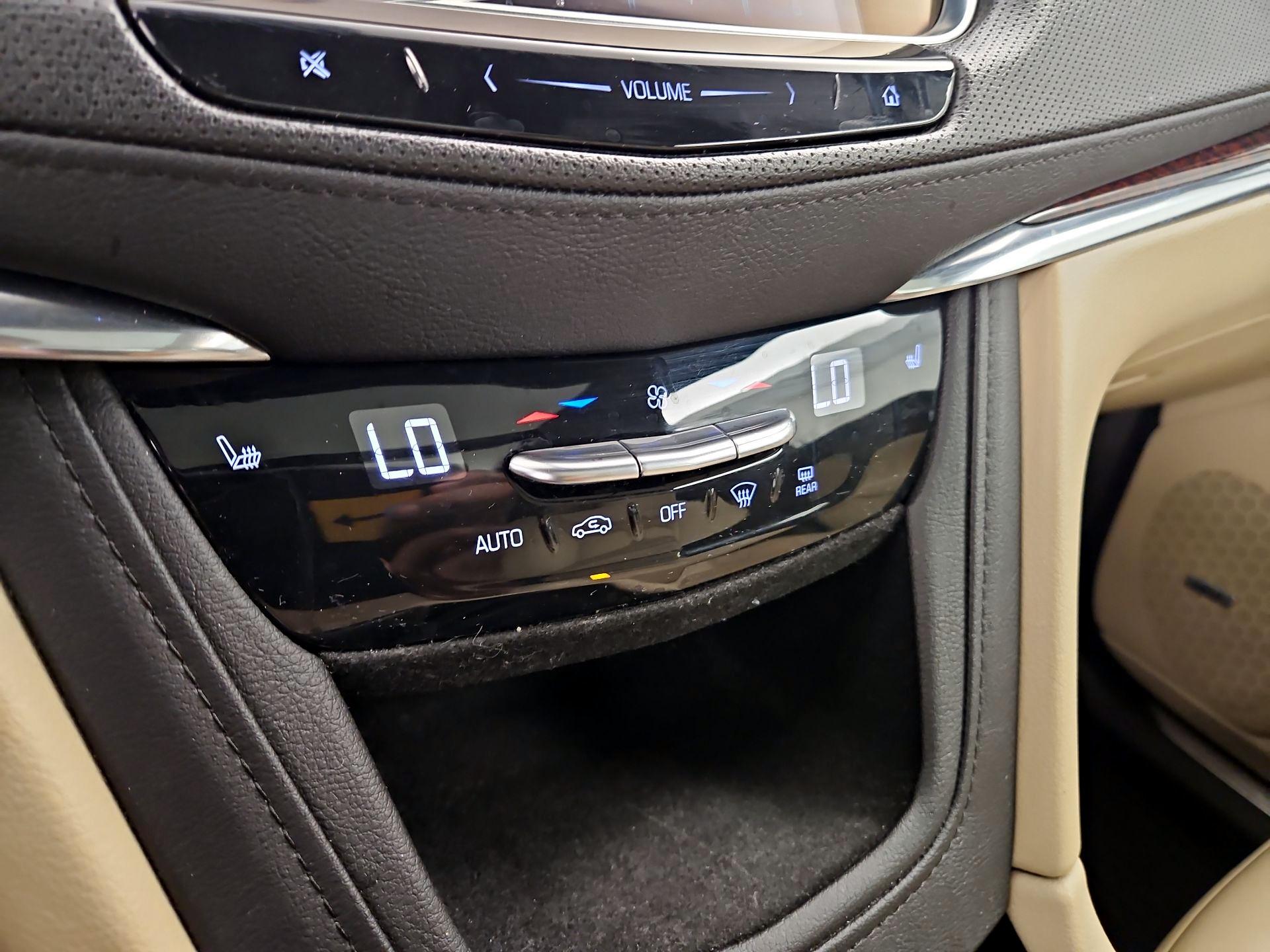 Thumbnail: 2019 Cadillac XT5 - 17